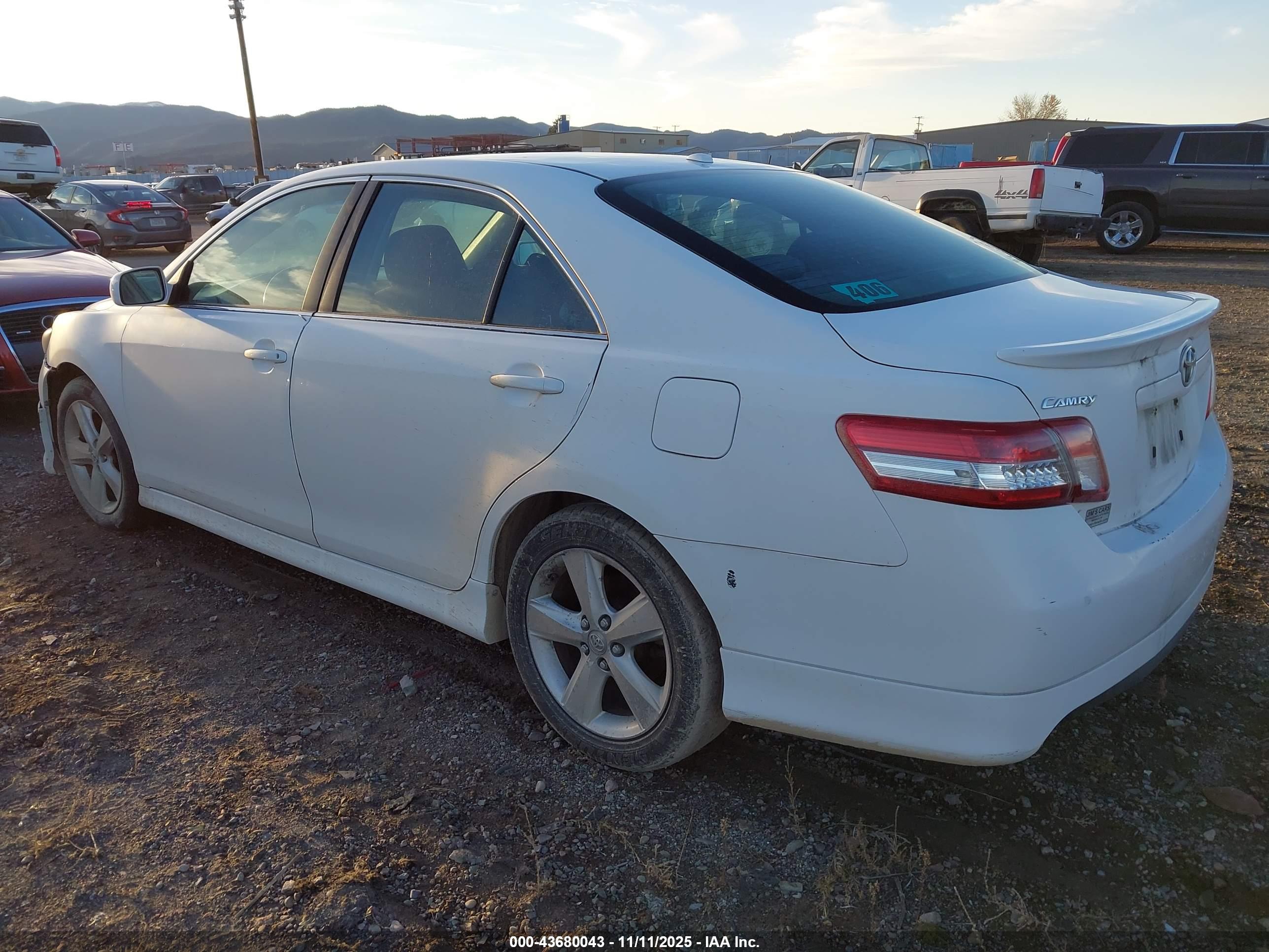 TOYOTA CAMRY image 3