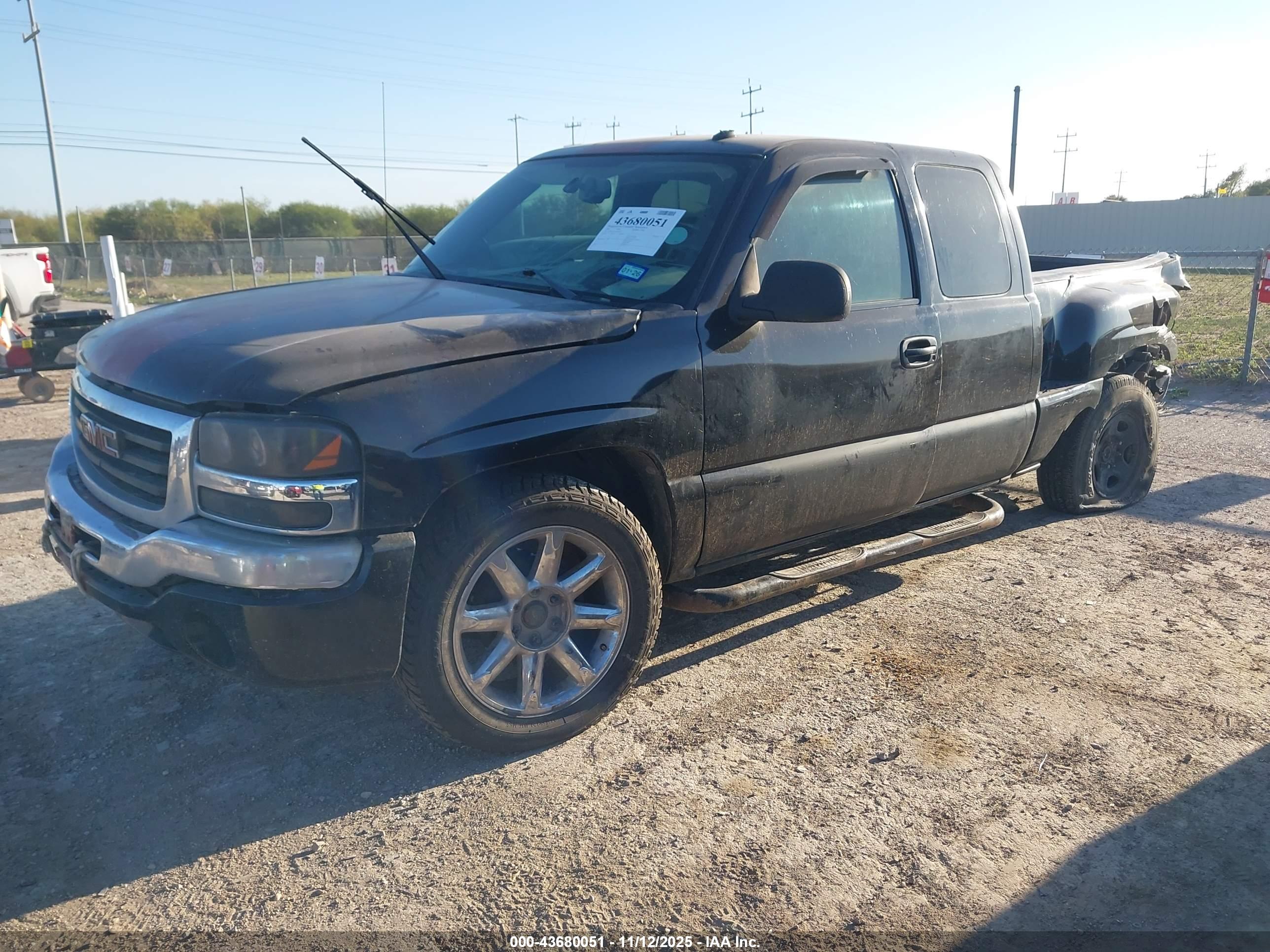 GMC SIERRA image 2