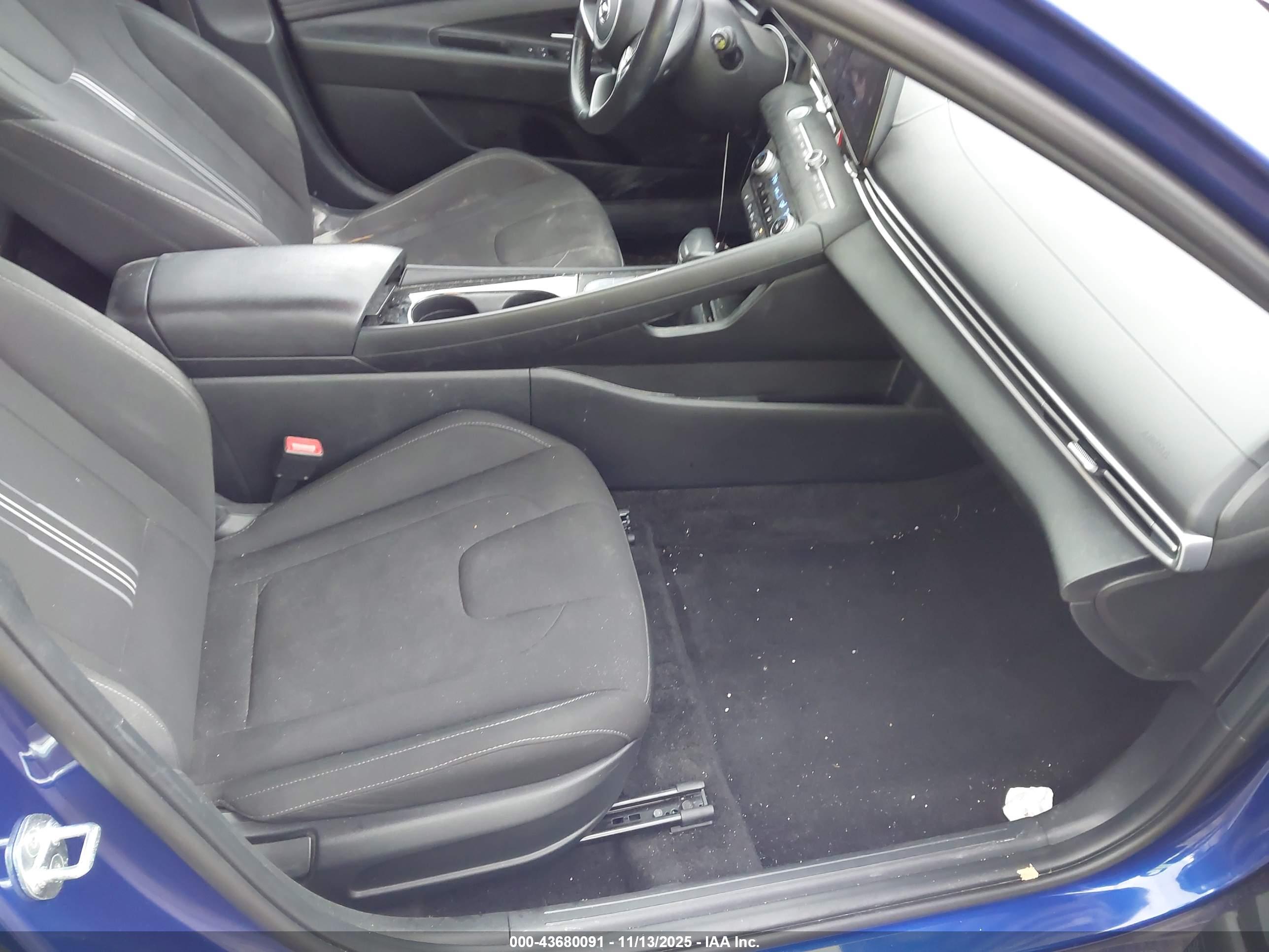 HYUNDAI ELANTRA image 5