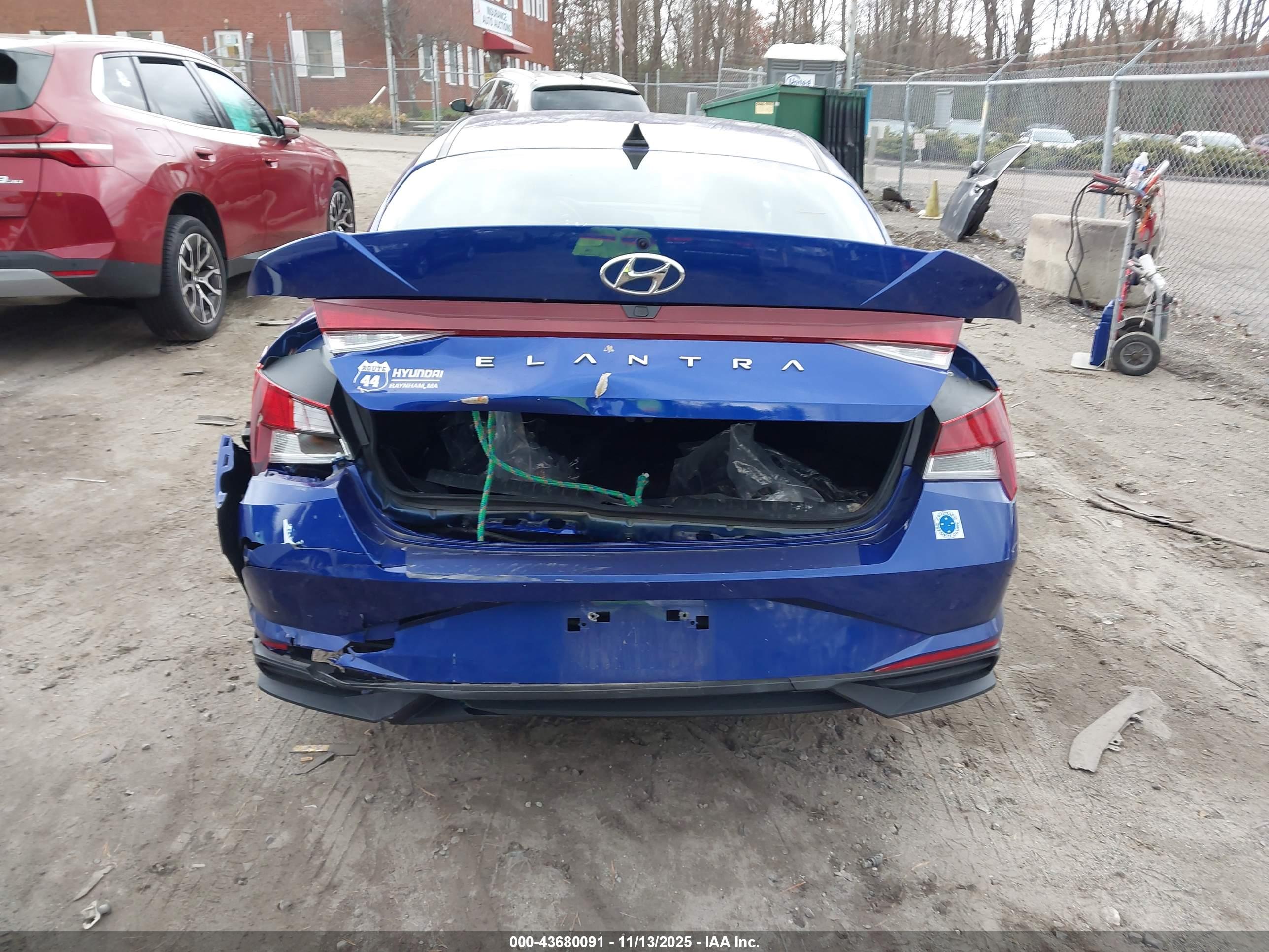 HYUNDAI ELANTRA image 6