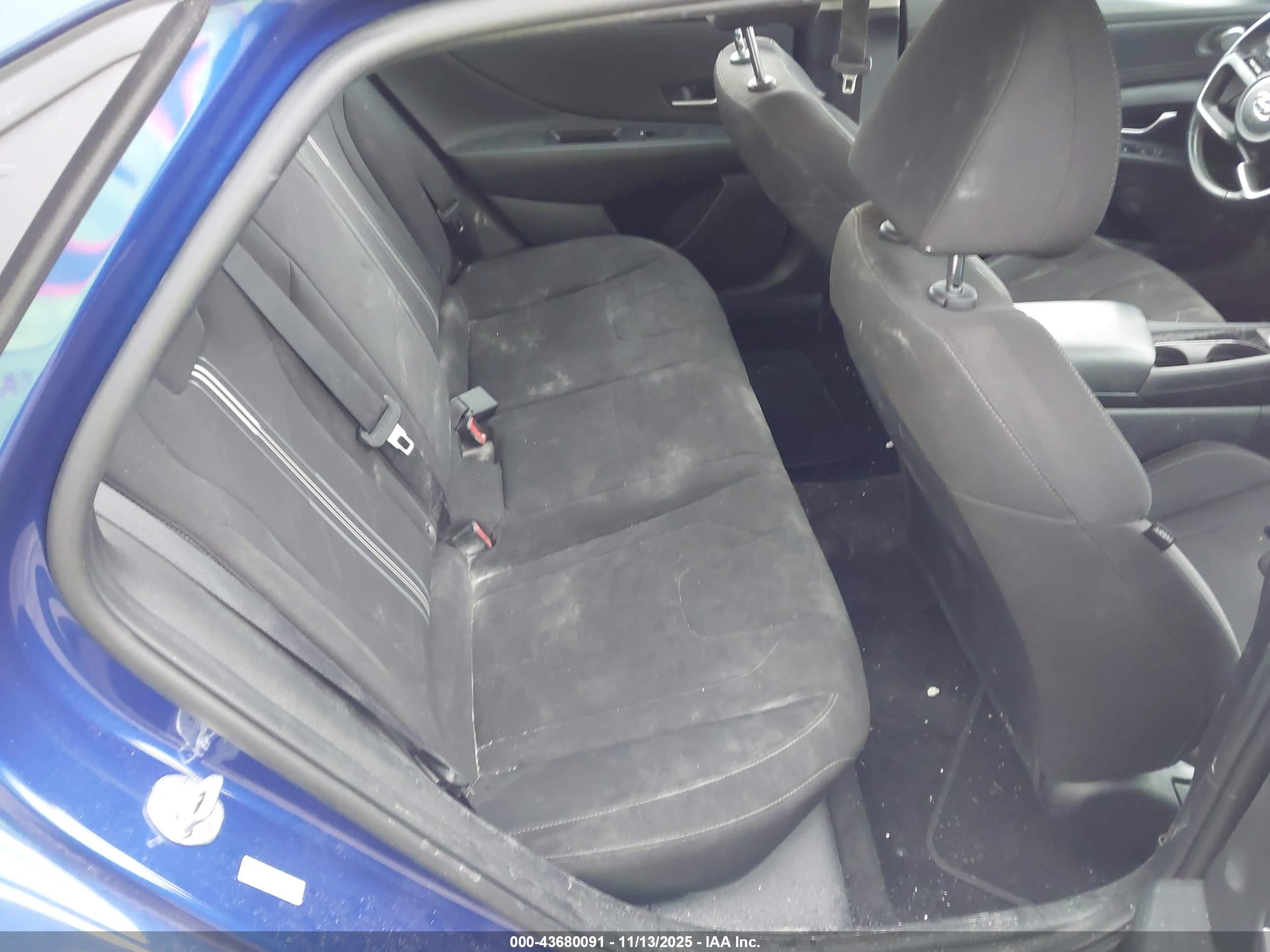 HYUNDAI ELANTRA image 8