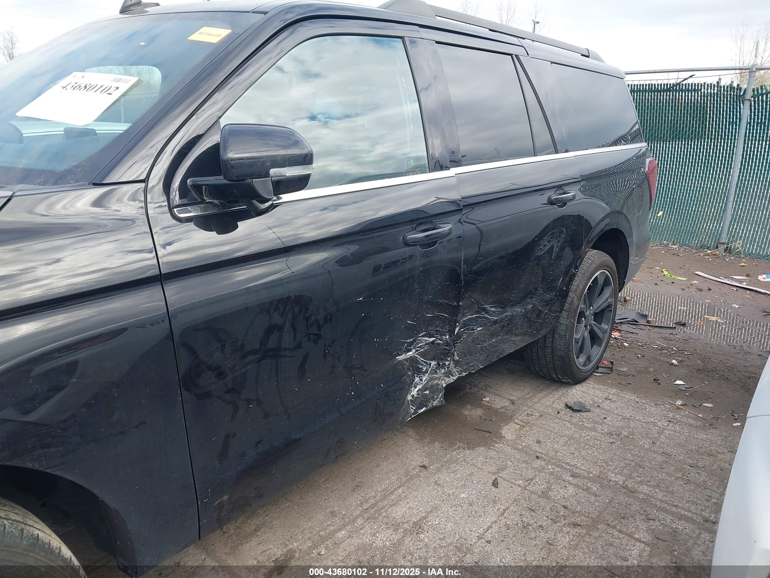FORD EXPEDITION image 6