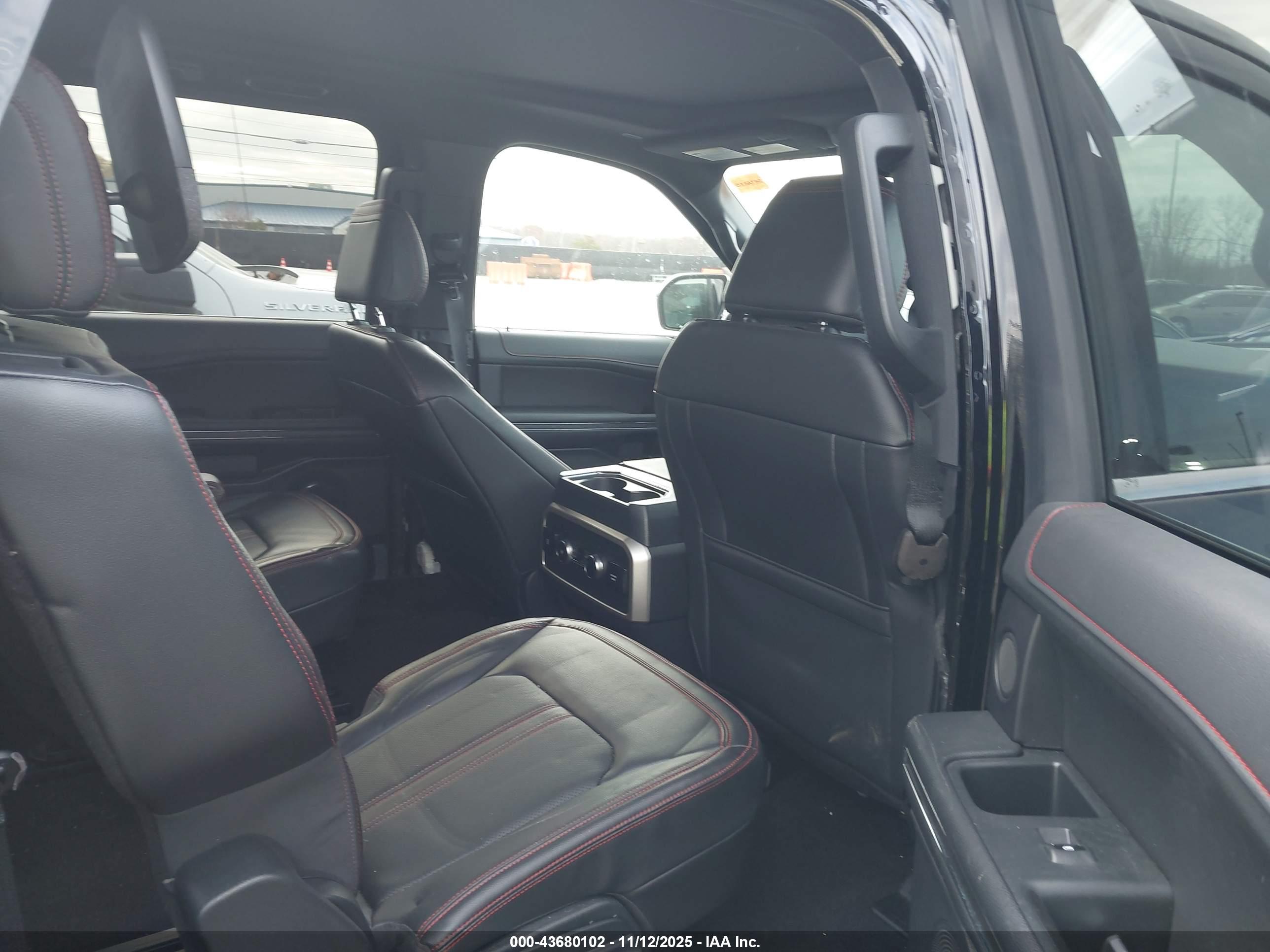 FORD EXPEDITION image 8