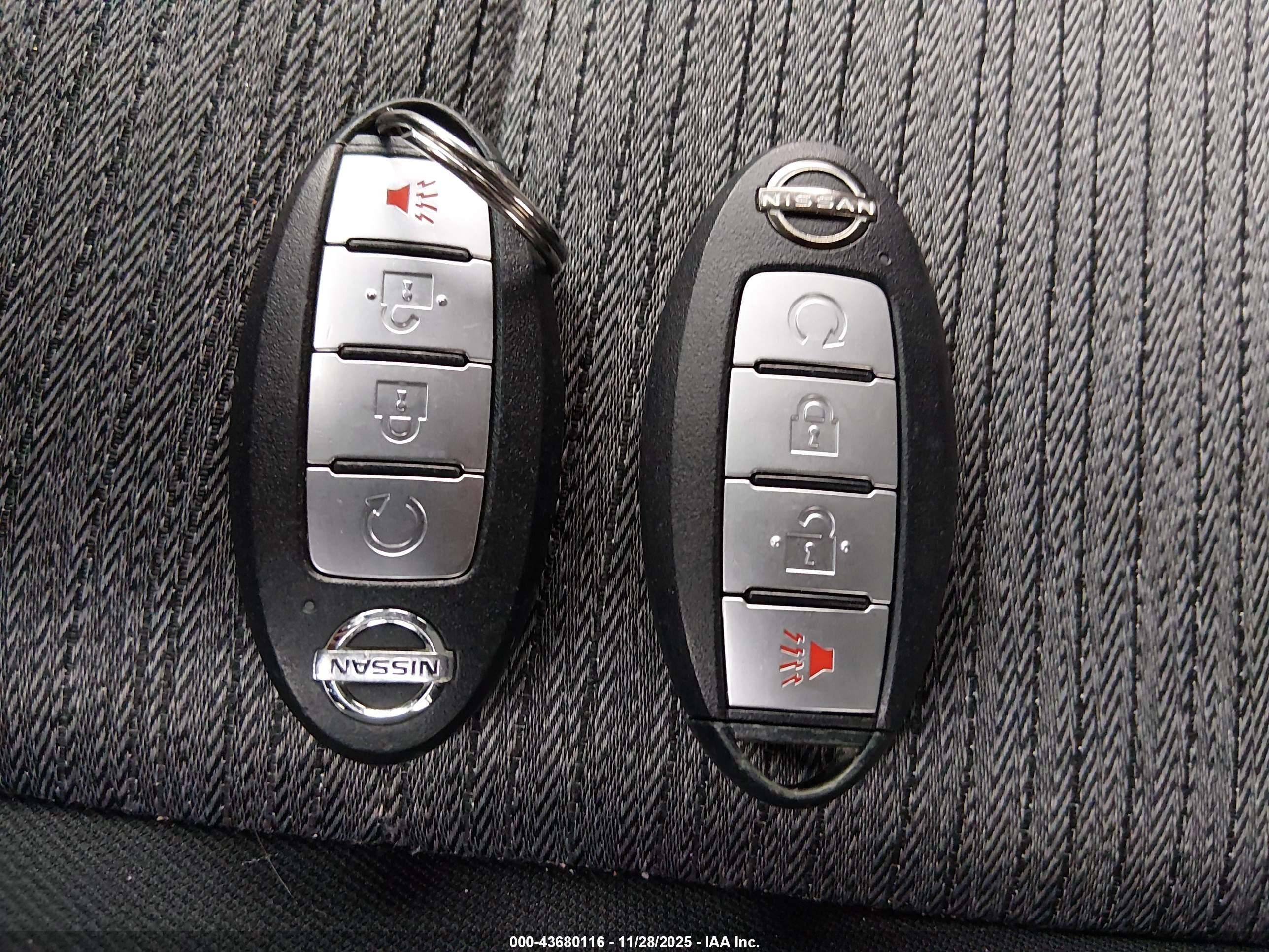 NISSAN ROGUE image 11