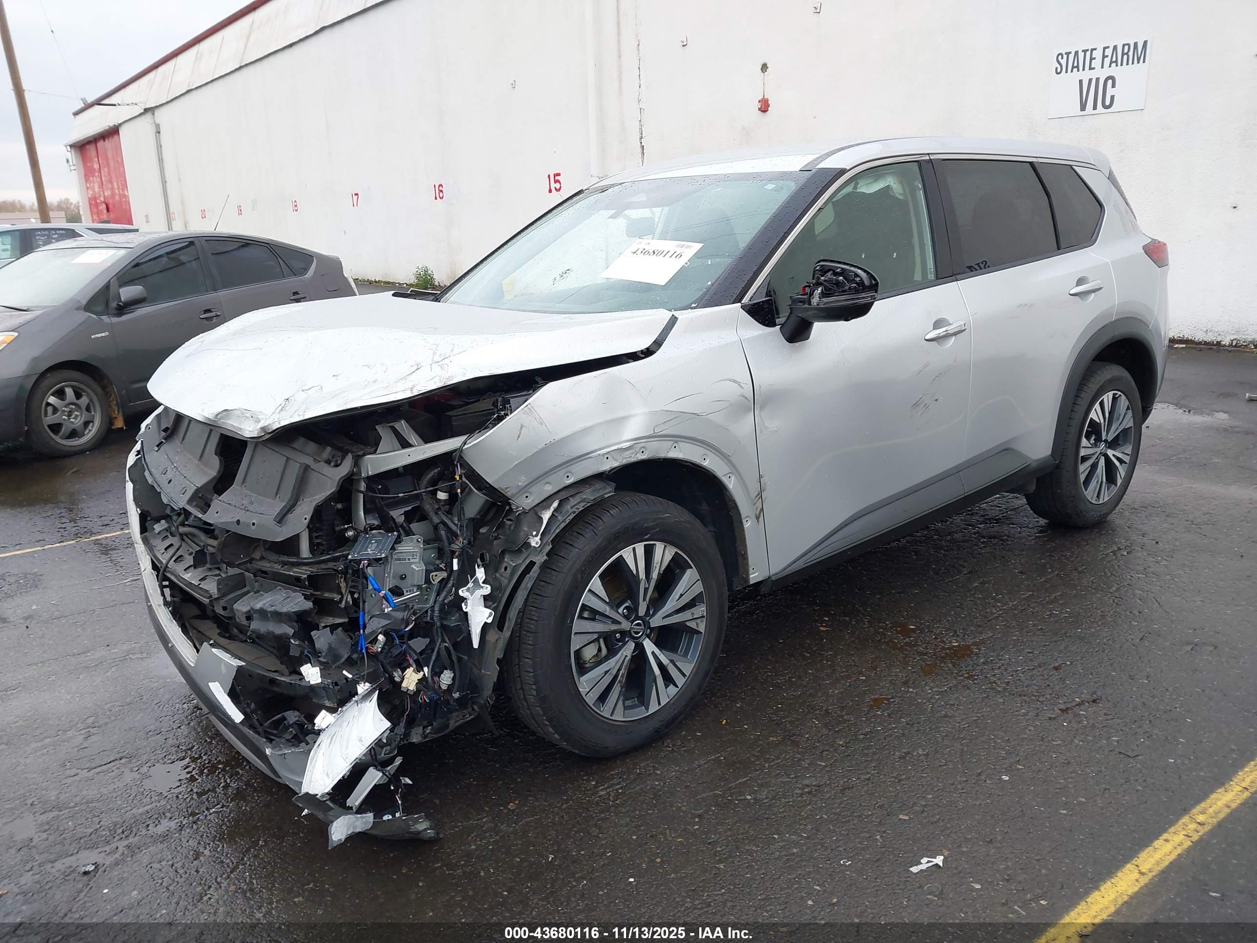 NISSAN ROGUE image 2