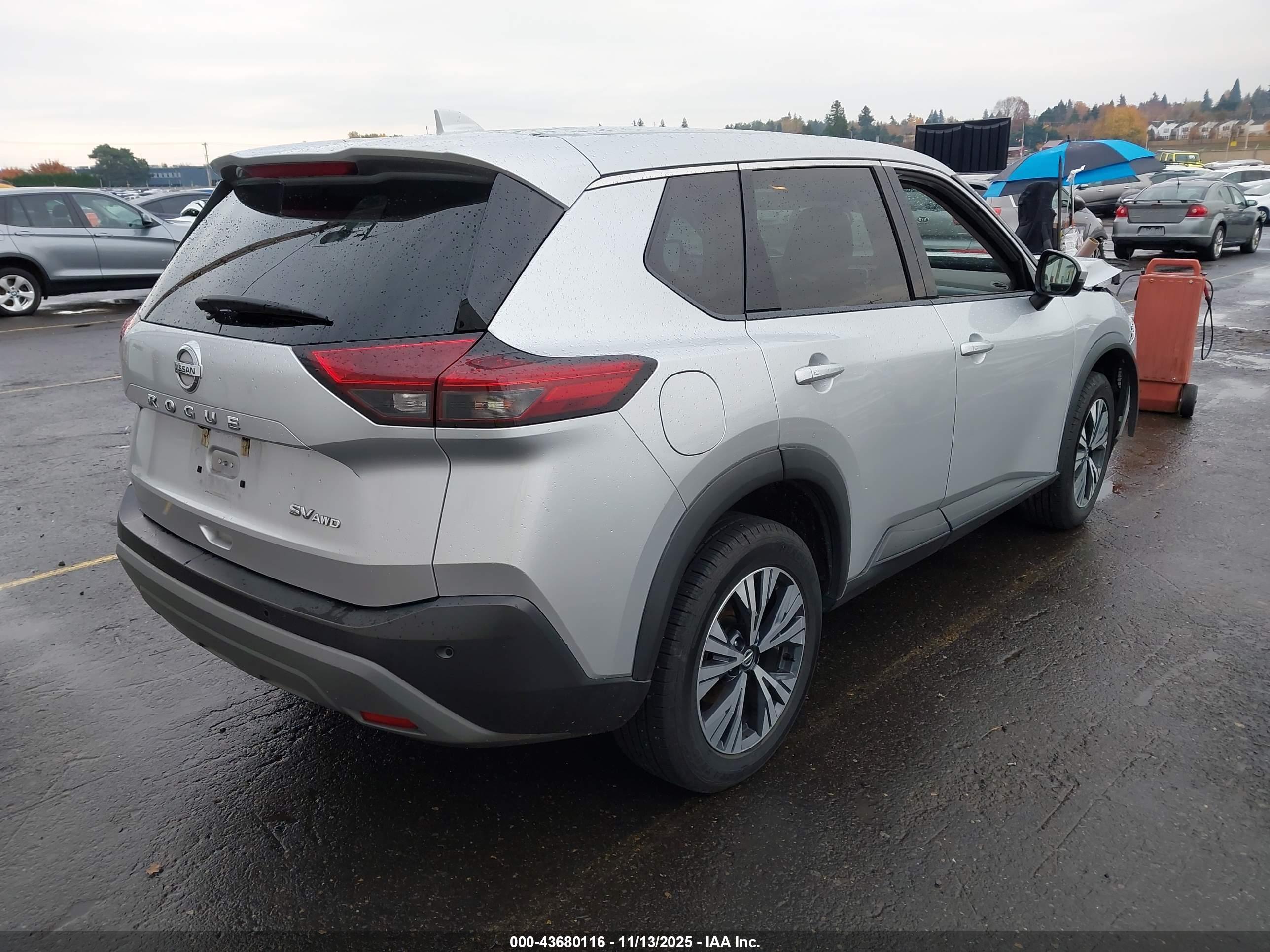 NISSAN ROGUE image 4