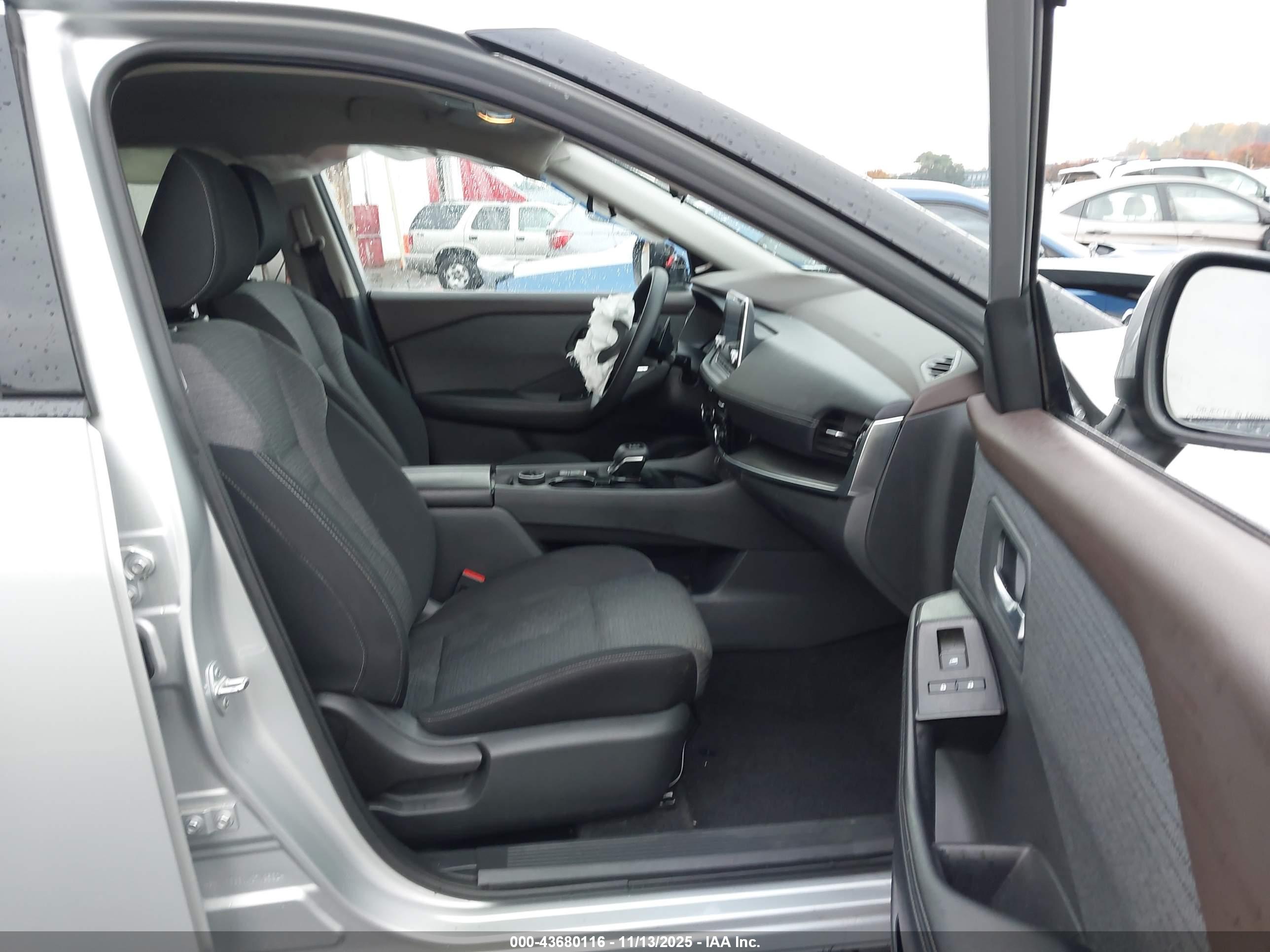 NISSAN ROGUE image 5