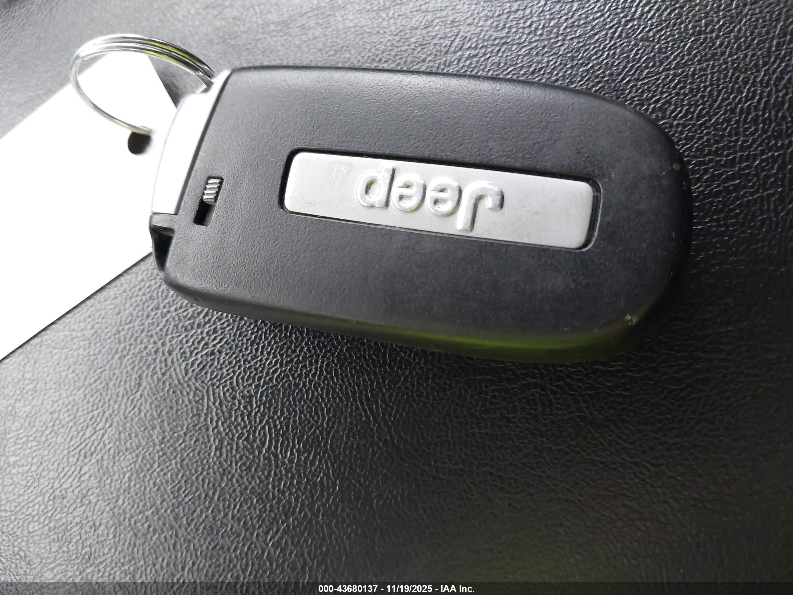 JEEP CHEROKEE image 11