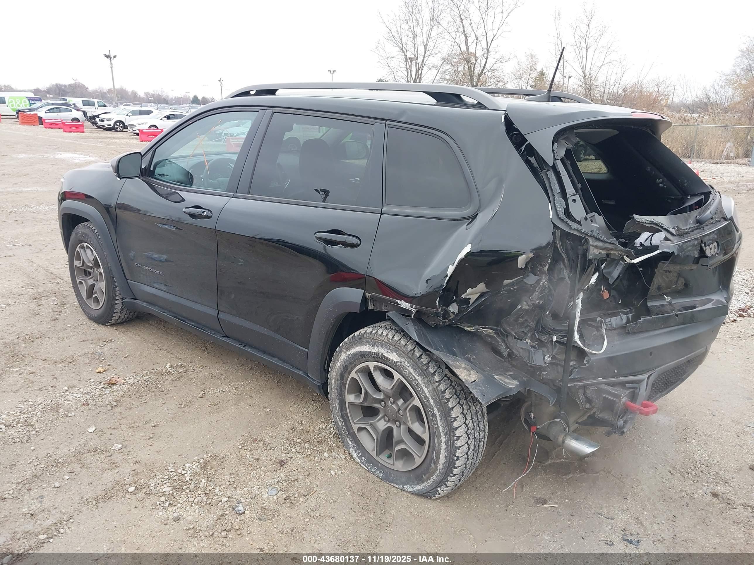 JEEP CHEROKEE image 3