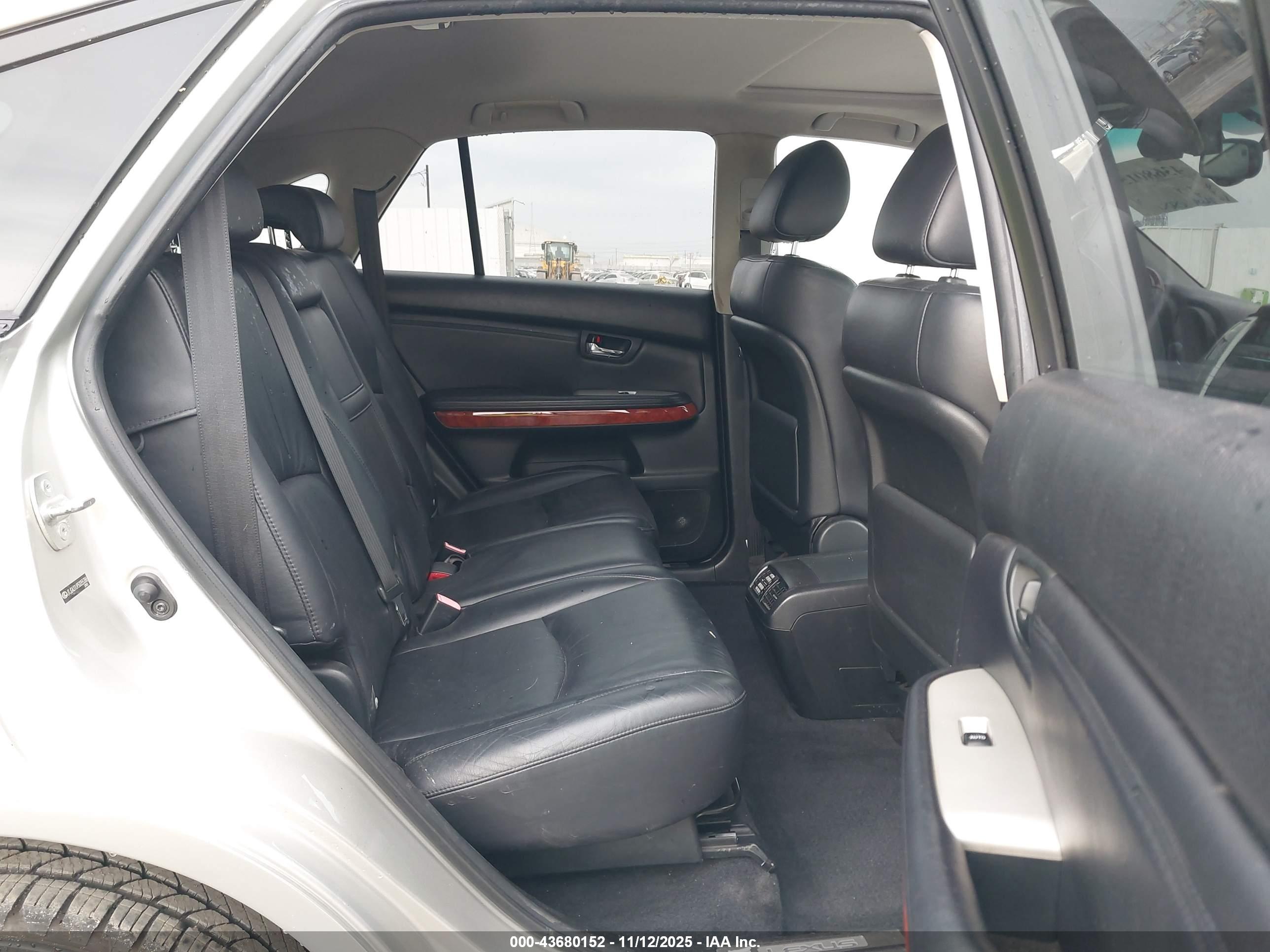 LEXUS RX image 8