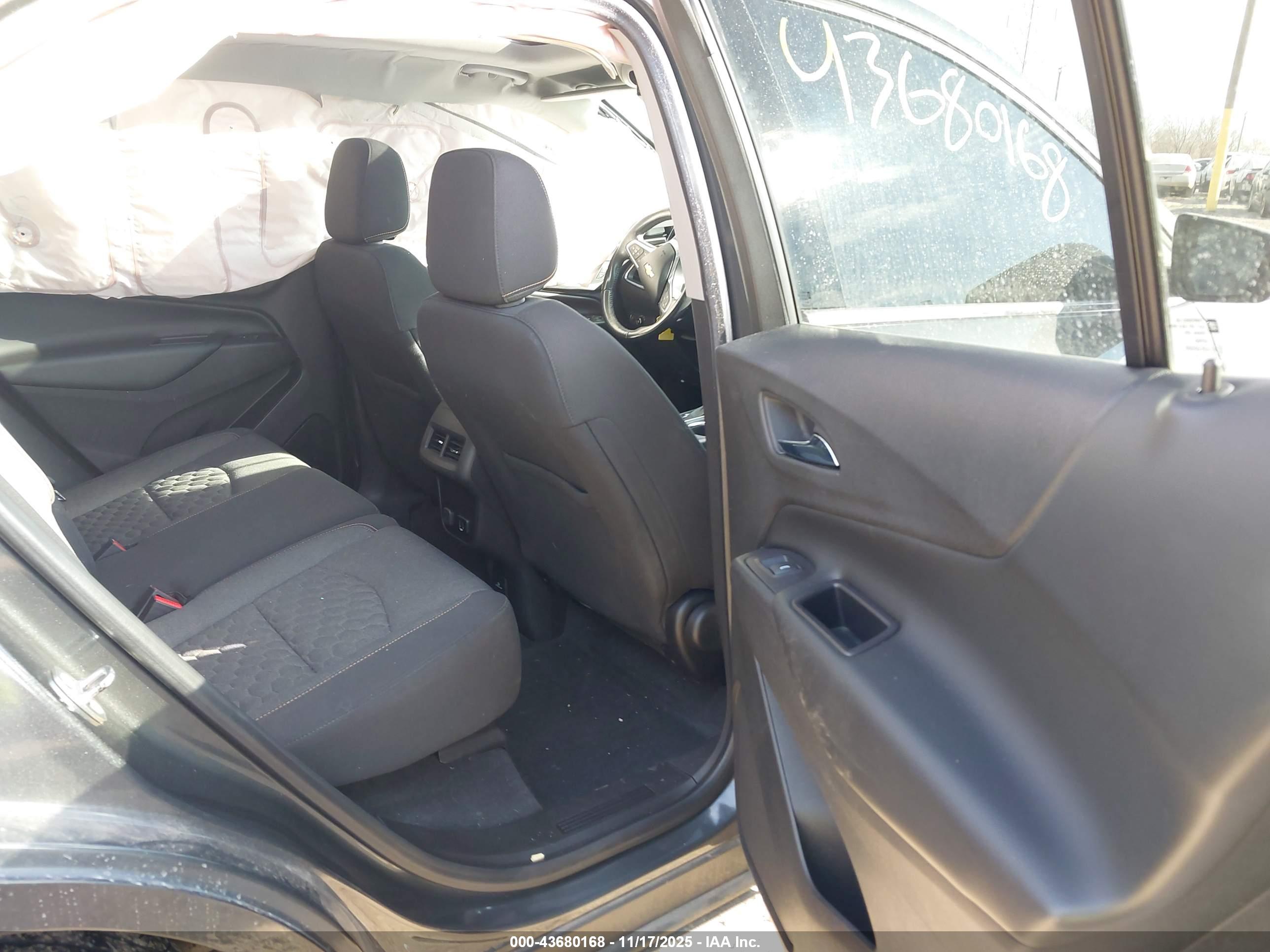 CHEVROLET EQUINOX image 8