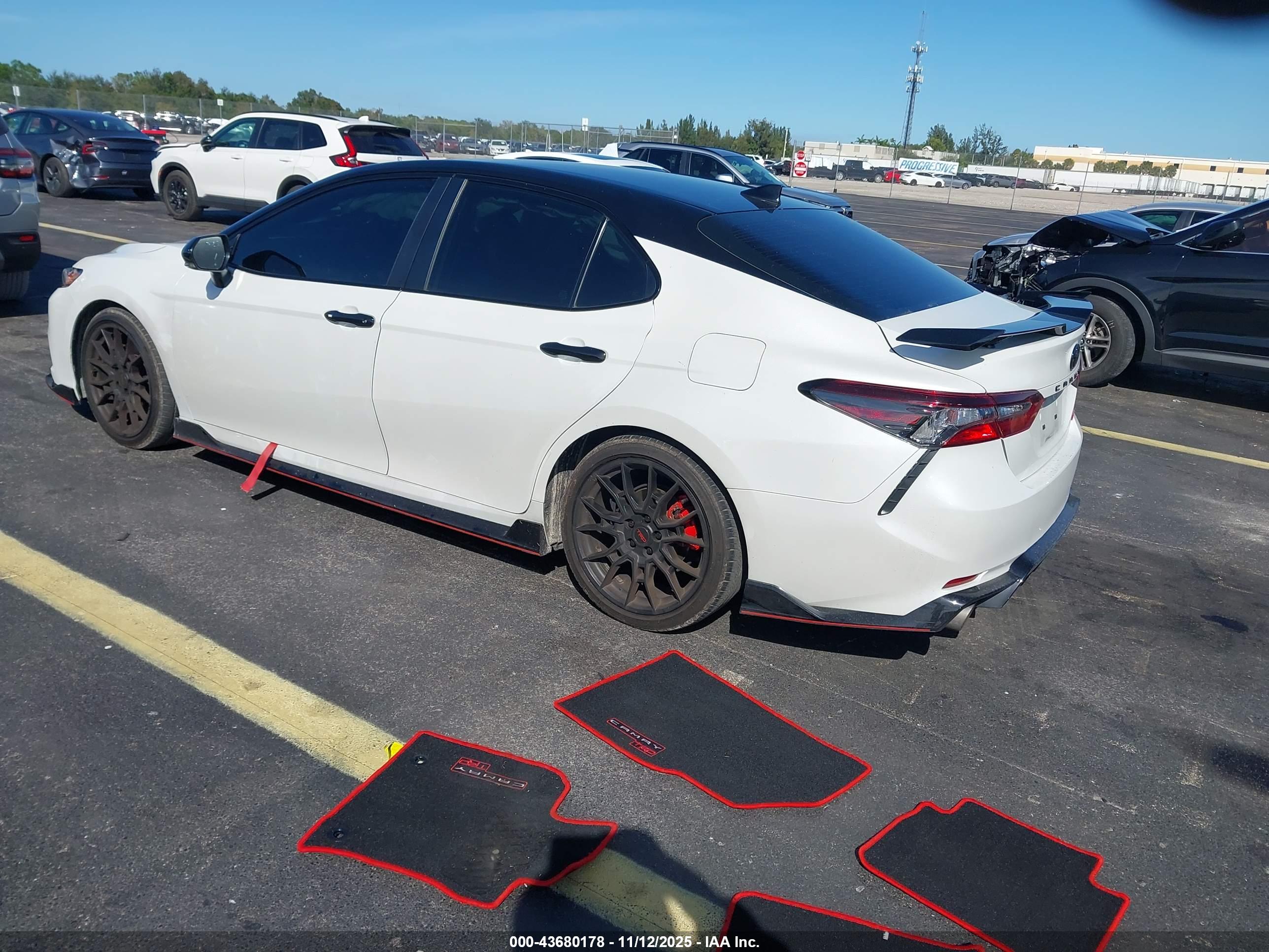 TOYOTA CAMRY image 3