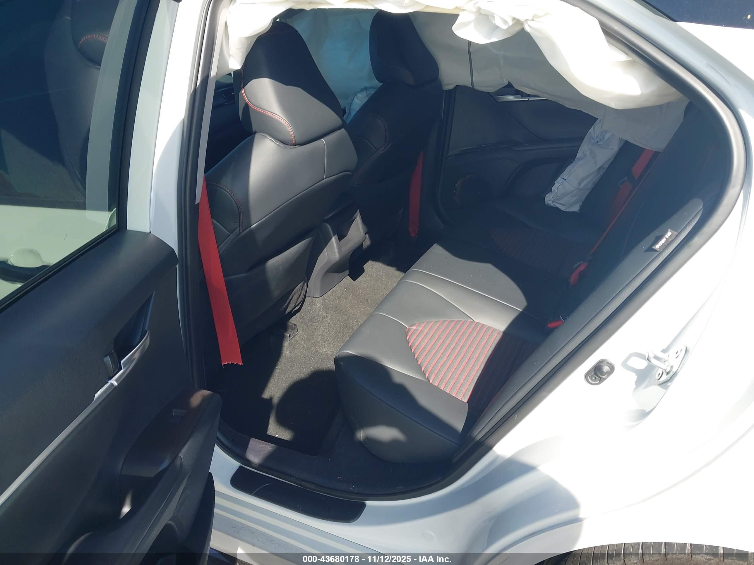 TOYOTA CAMRY image 8