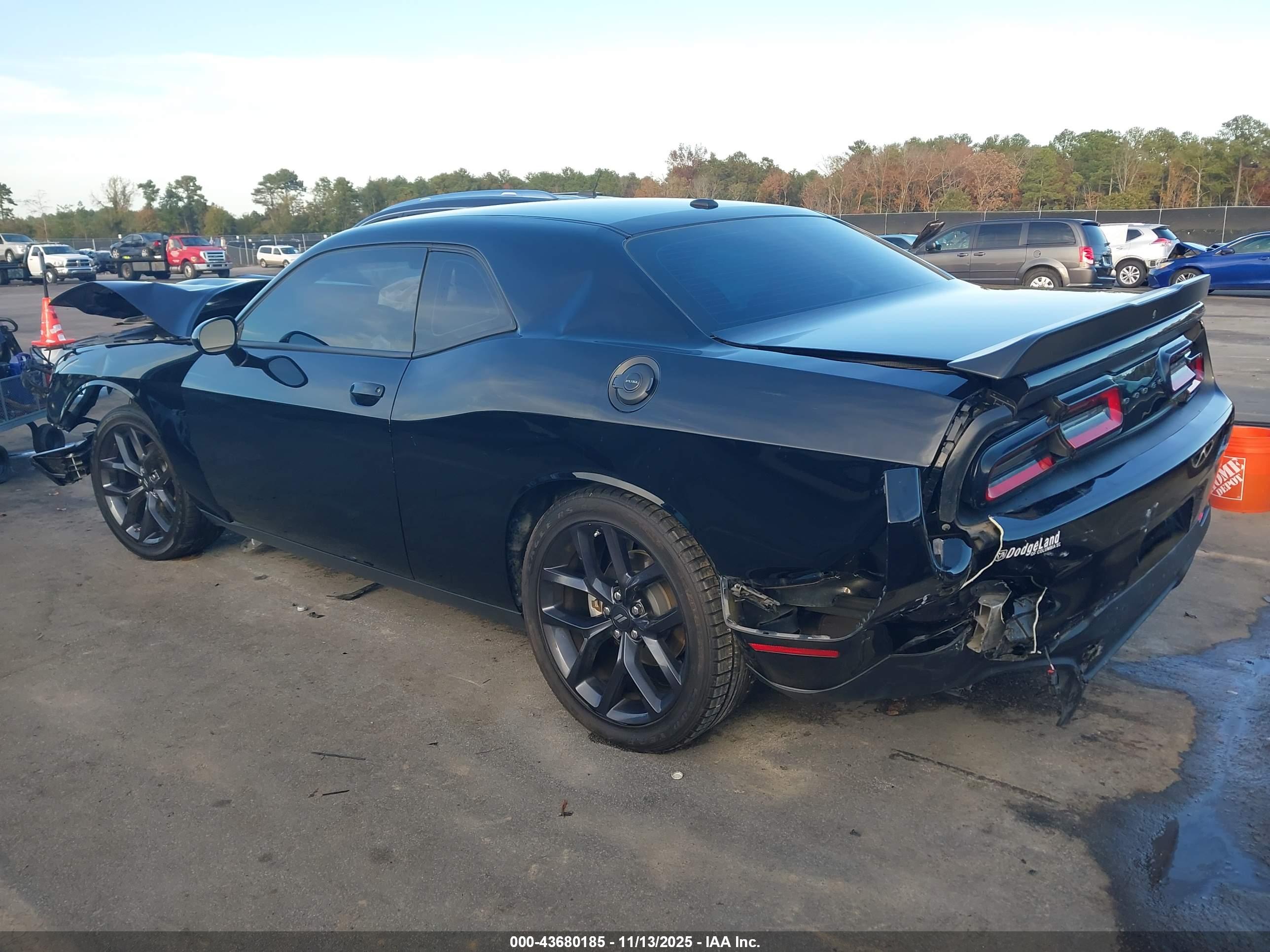 DODGE CHALLENGER image 3