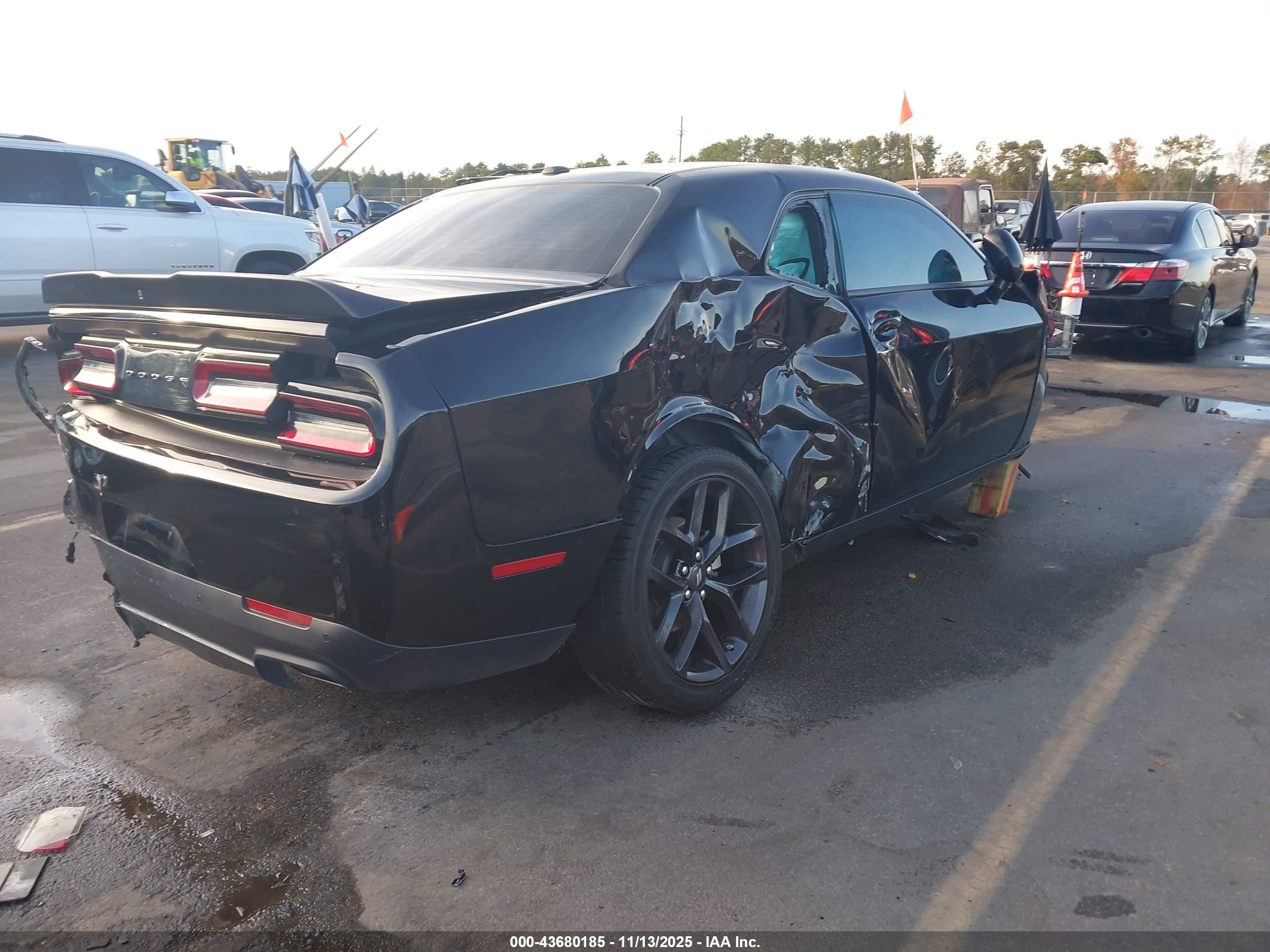 DODGE CHALLENGER image 4