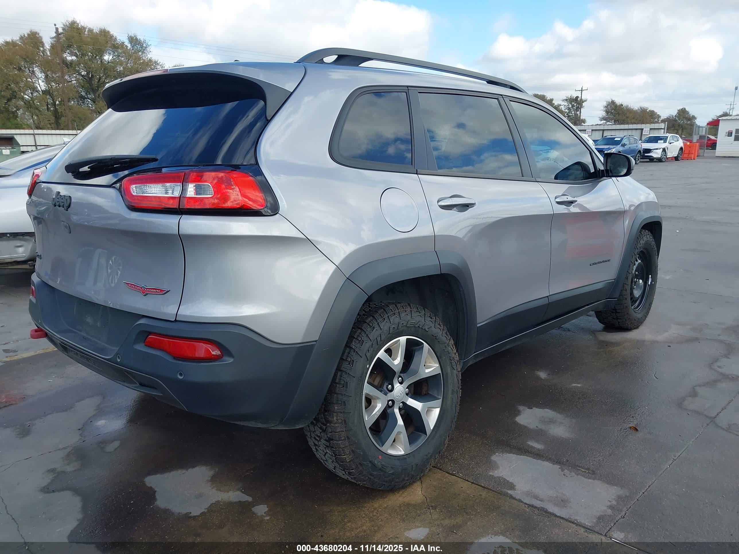JEEP CHEROKEE image 4