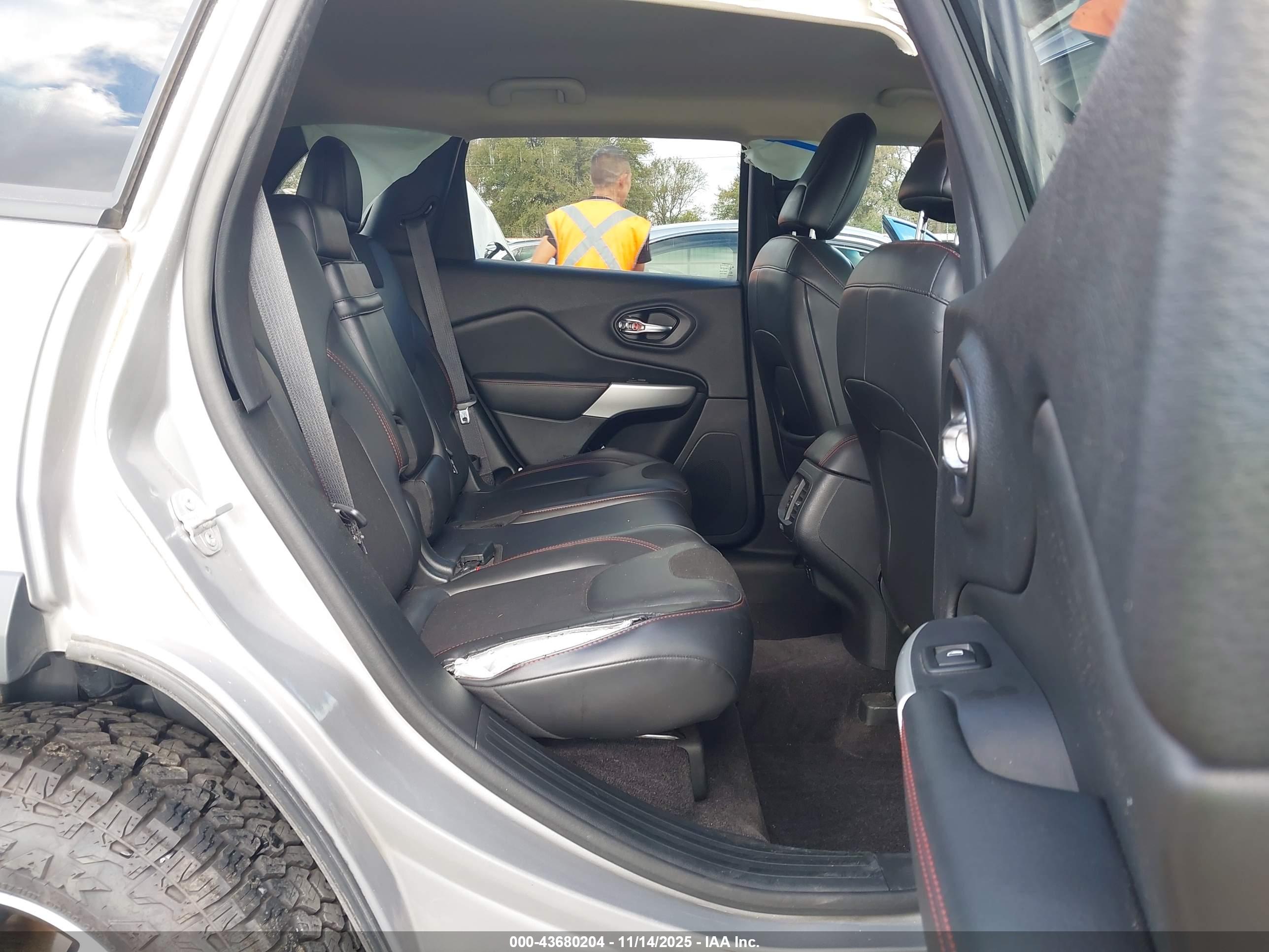 JEEP CHEROKEE image 8