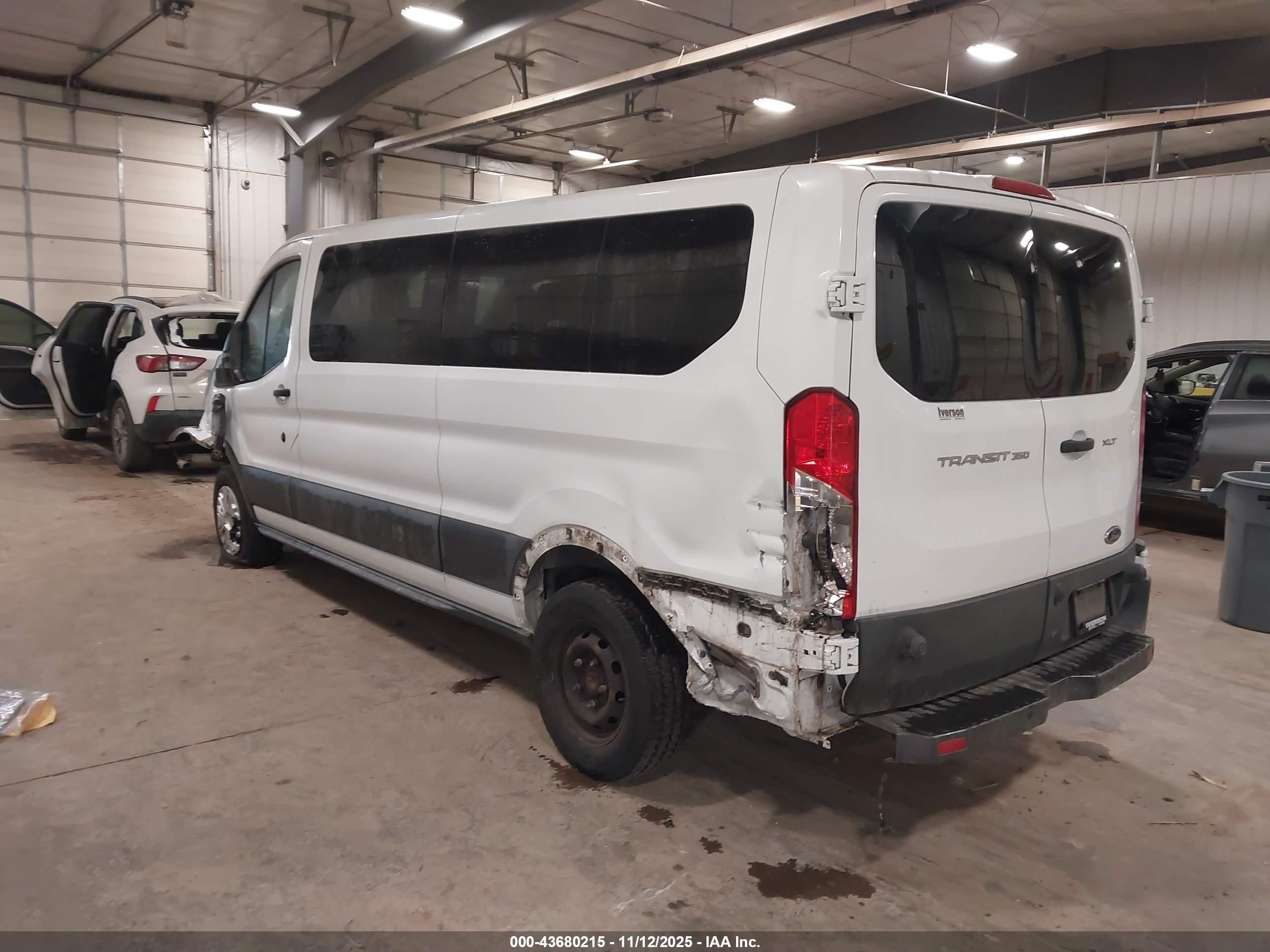 FORD TRANSIT-350 image 3