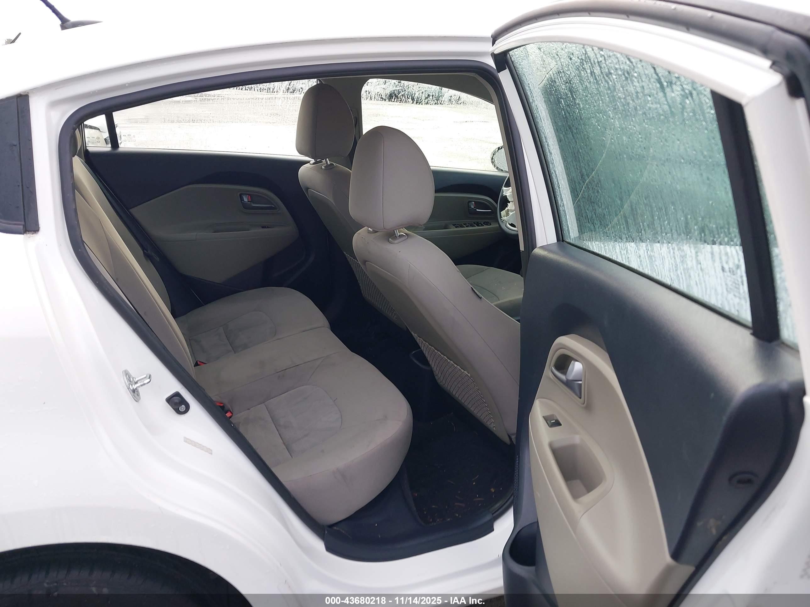 KIA RIO image 8