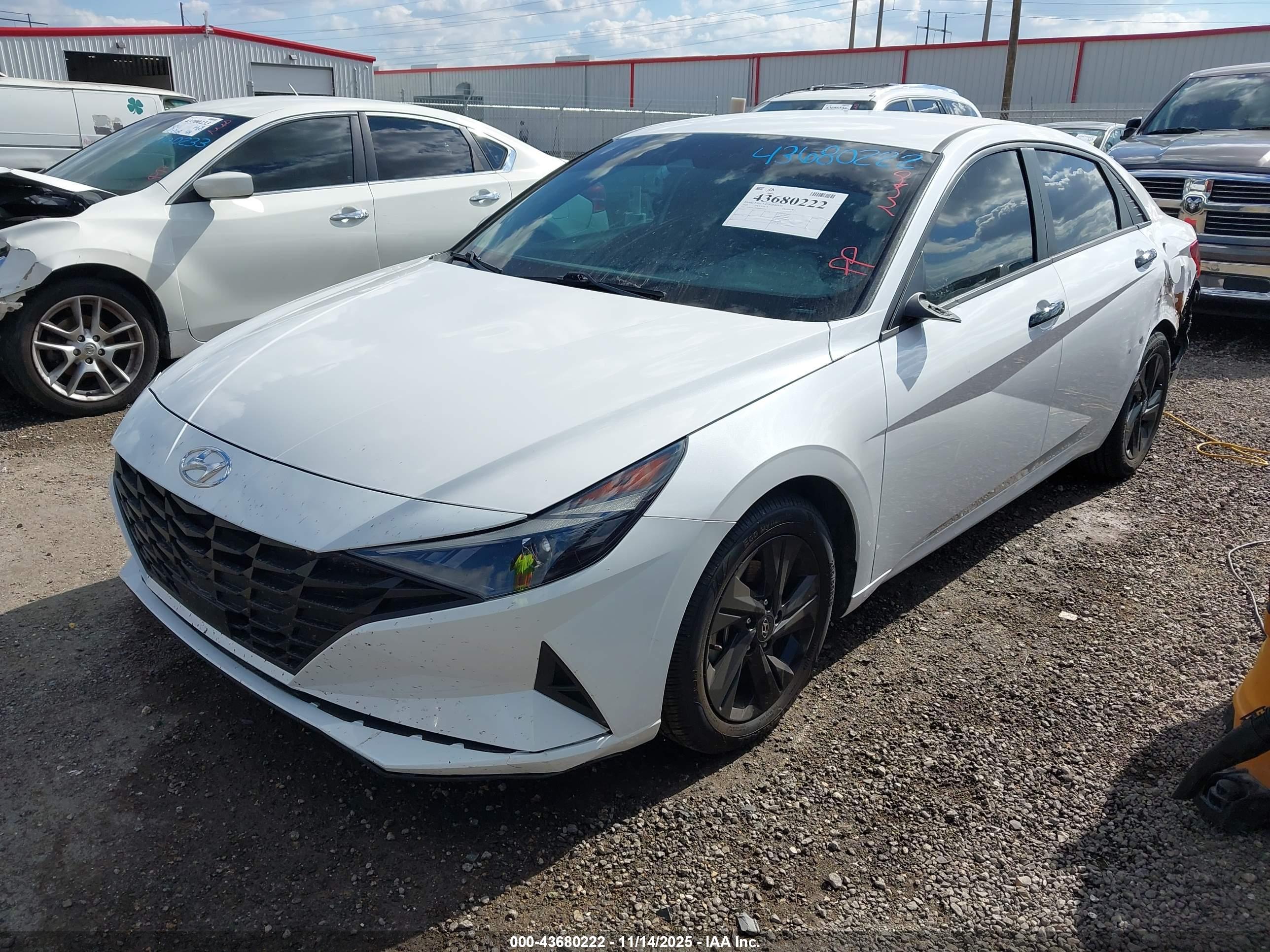 HYUNDAI ELANTRA image 2