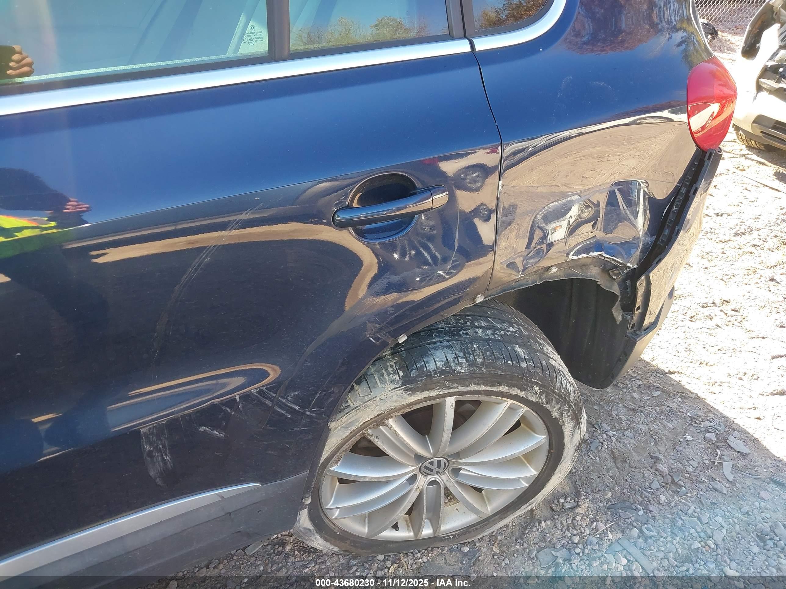 VOLKSWAGEN TIGUAN image 6