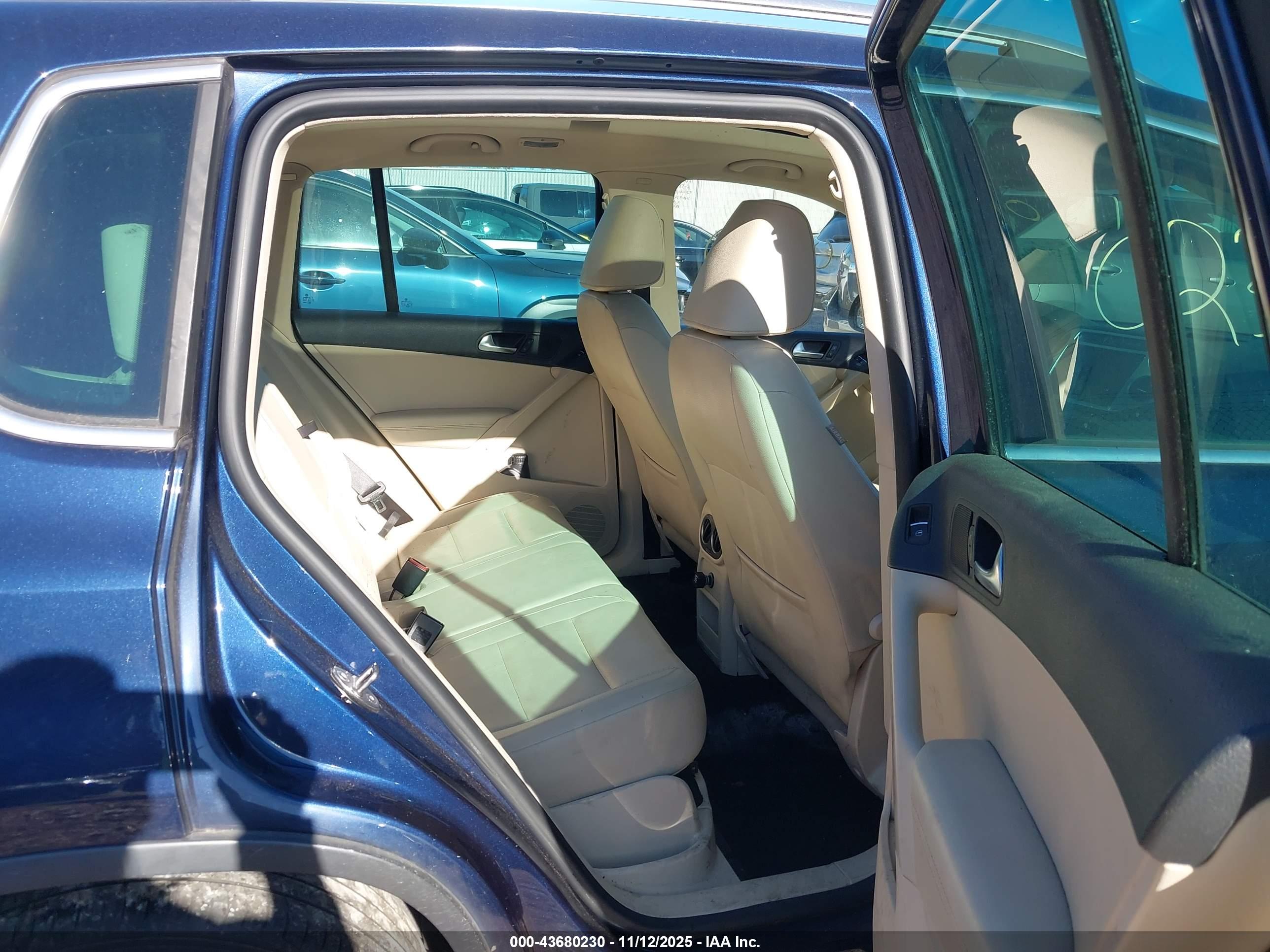 VOLKSWAGEN TIGUAN image 8
