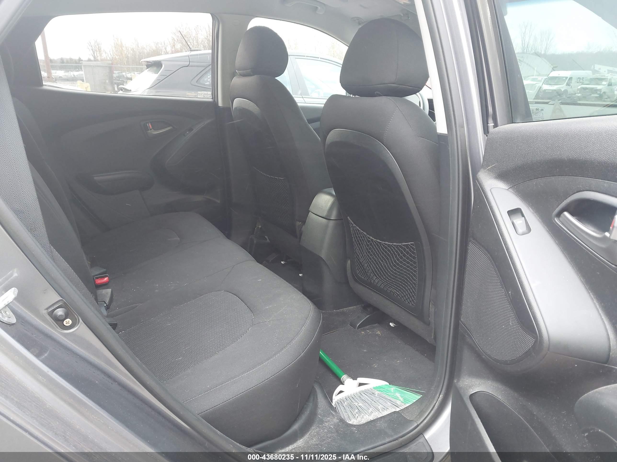 HYUNDAI TUCSON image 8