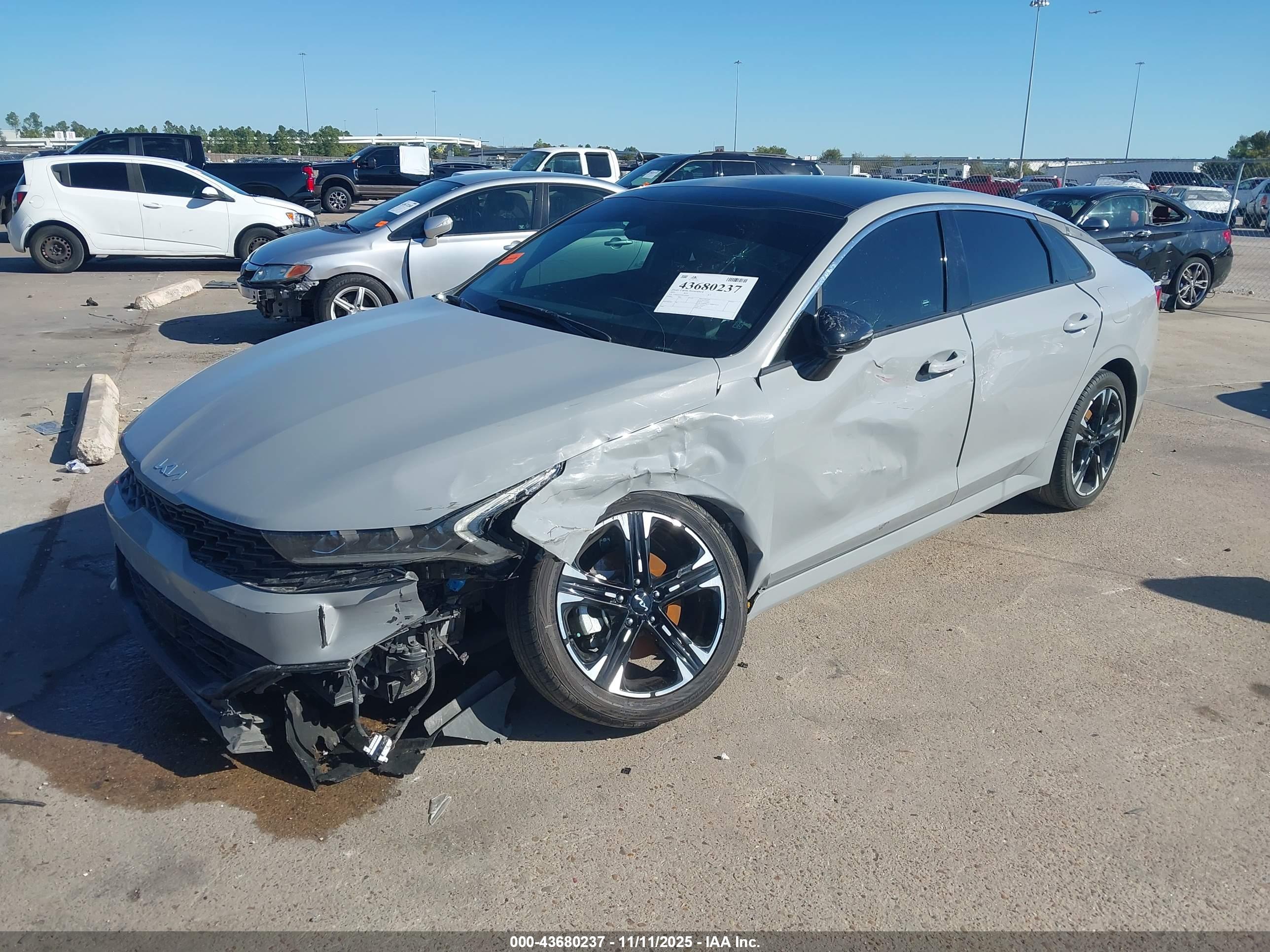 KIA K5 image 2