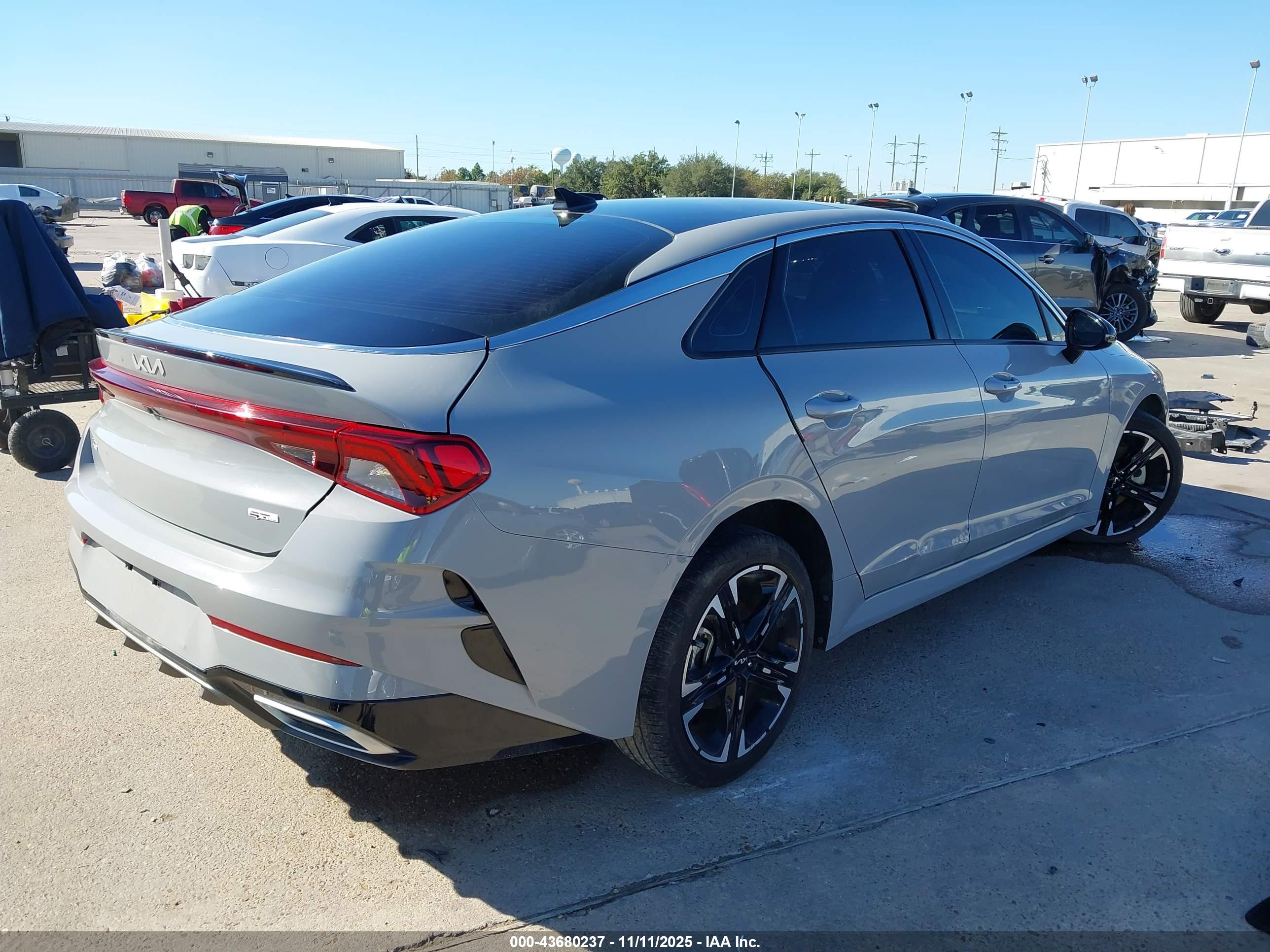 KIA K5 image 4