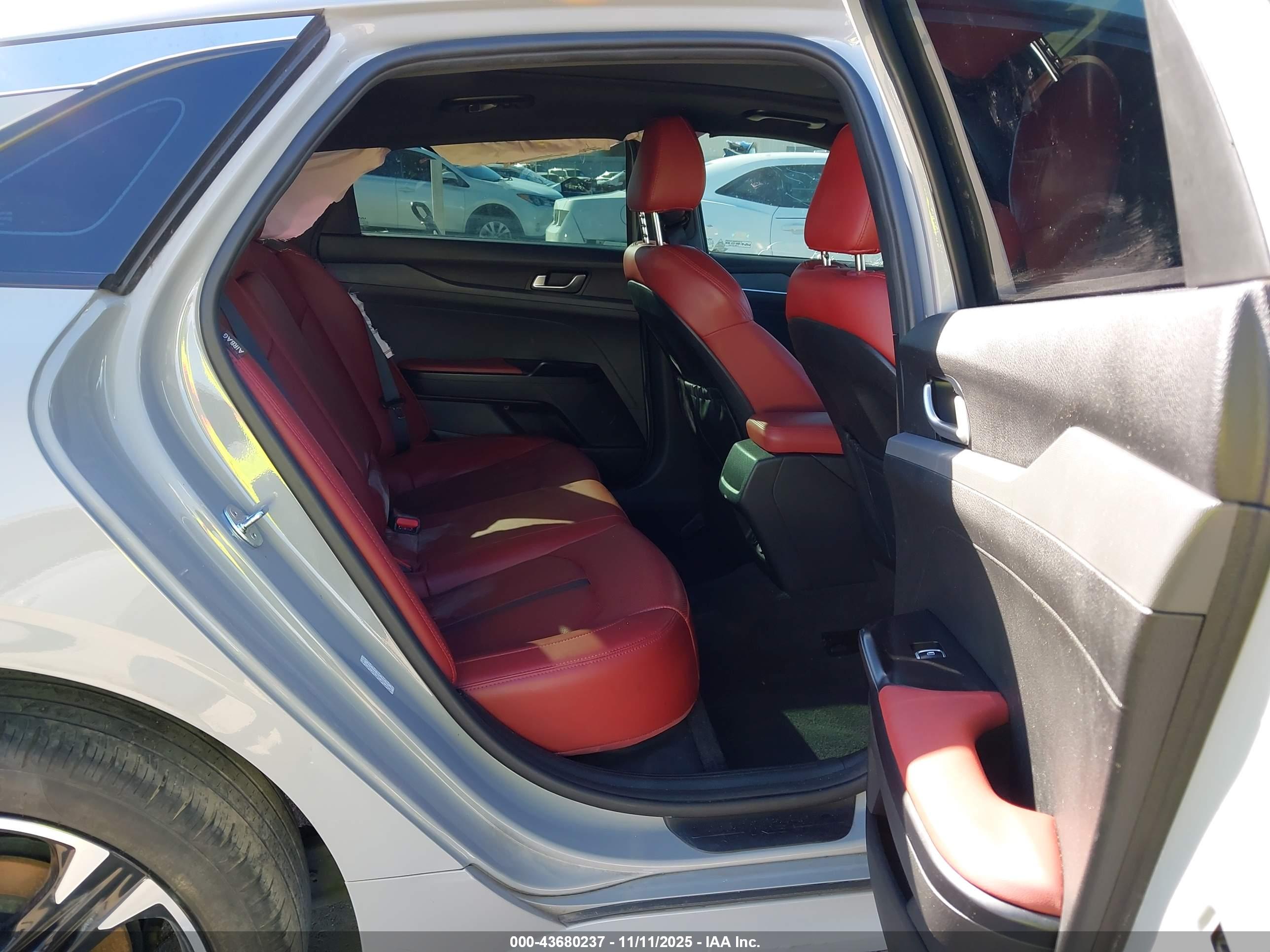 KIA K5 image 8