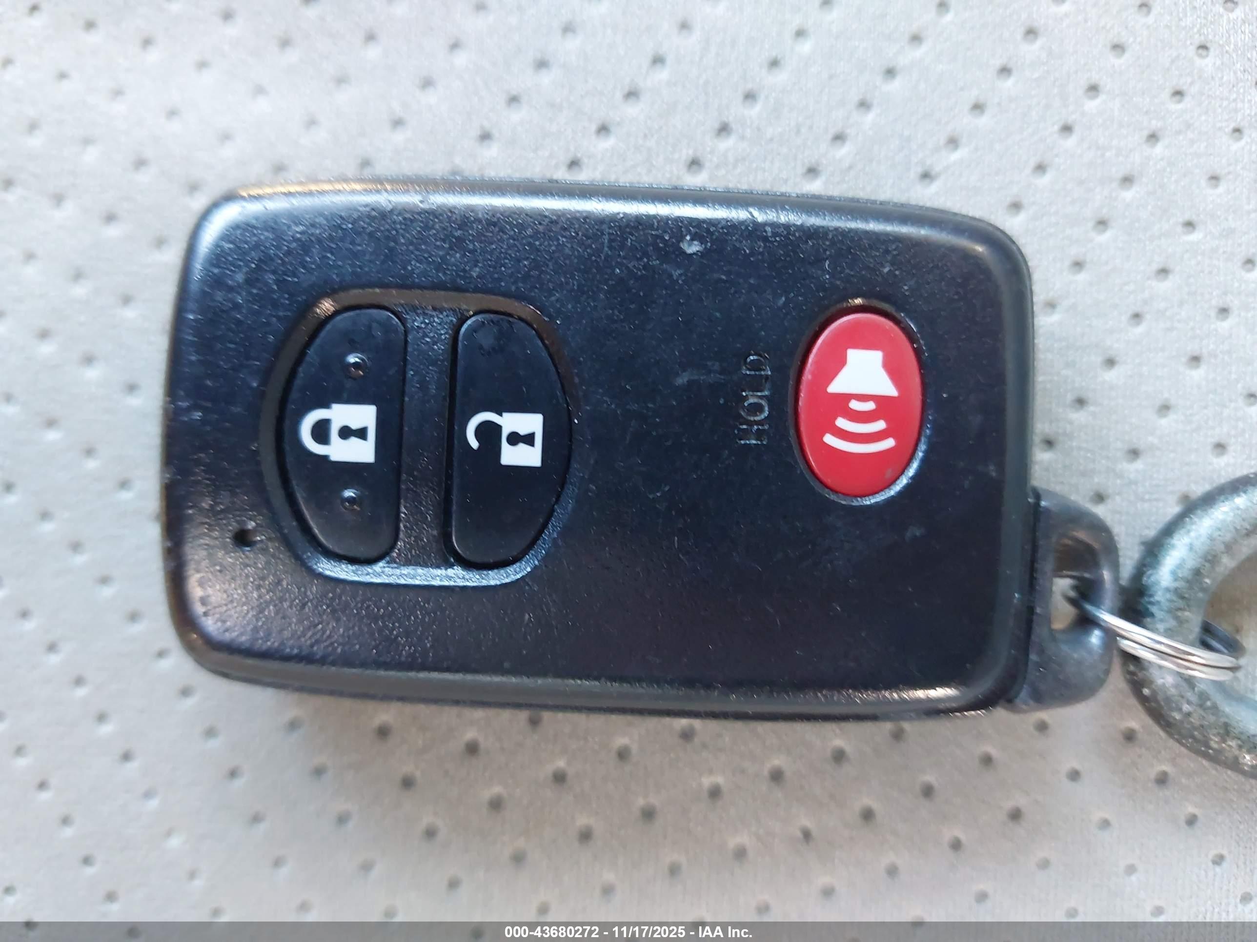 TOYOTA PRIUS image 11