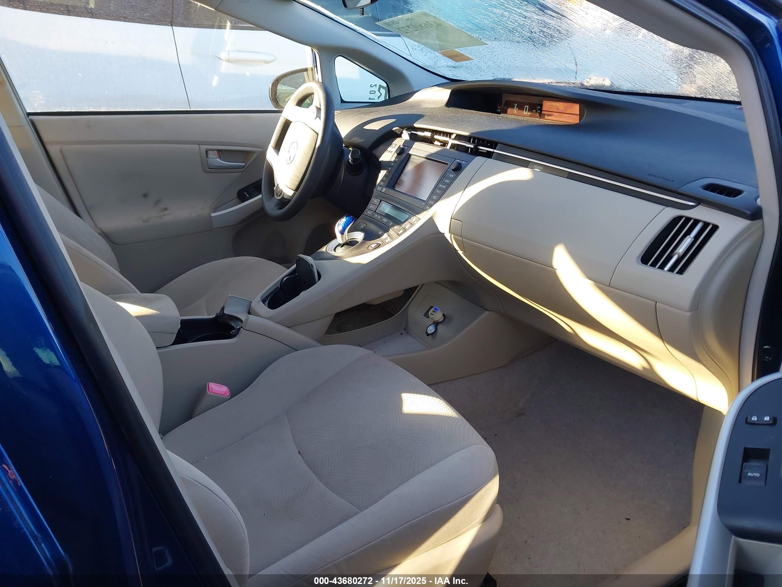 TOYOTA PRIUS image 5