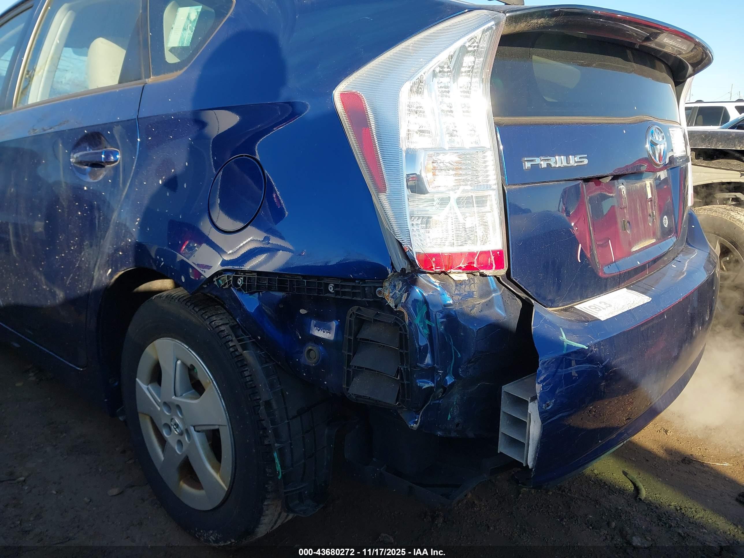 TOYOTA PRIUS image 6