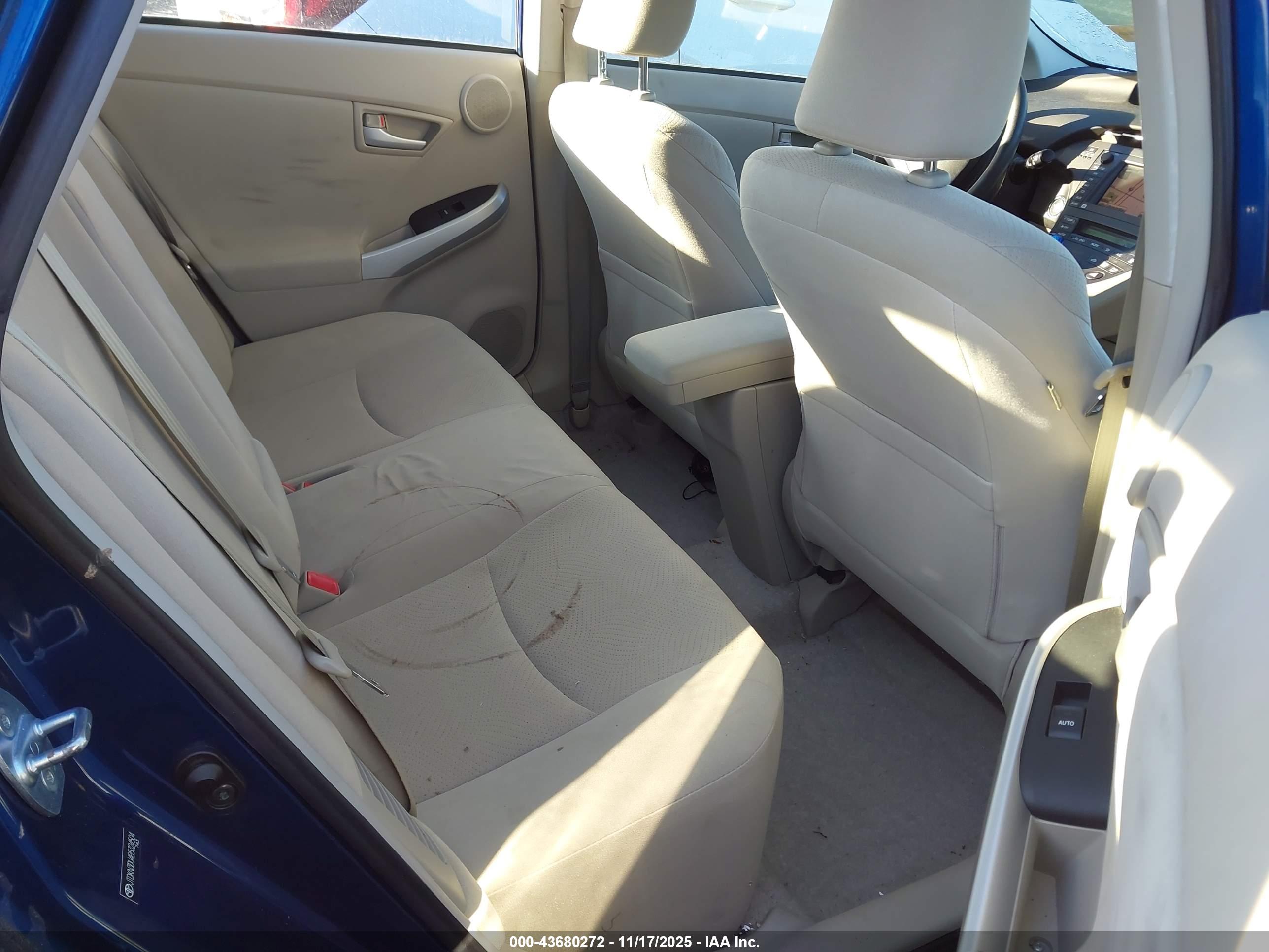 TOYOTA PRIUS image 8