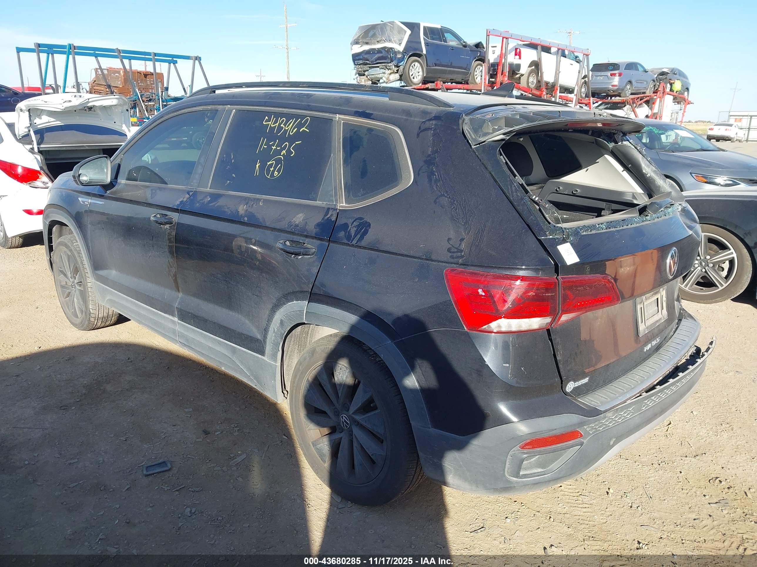 VOLKSWAGEN TAOS image 3