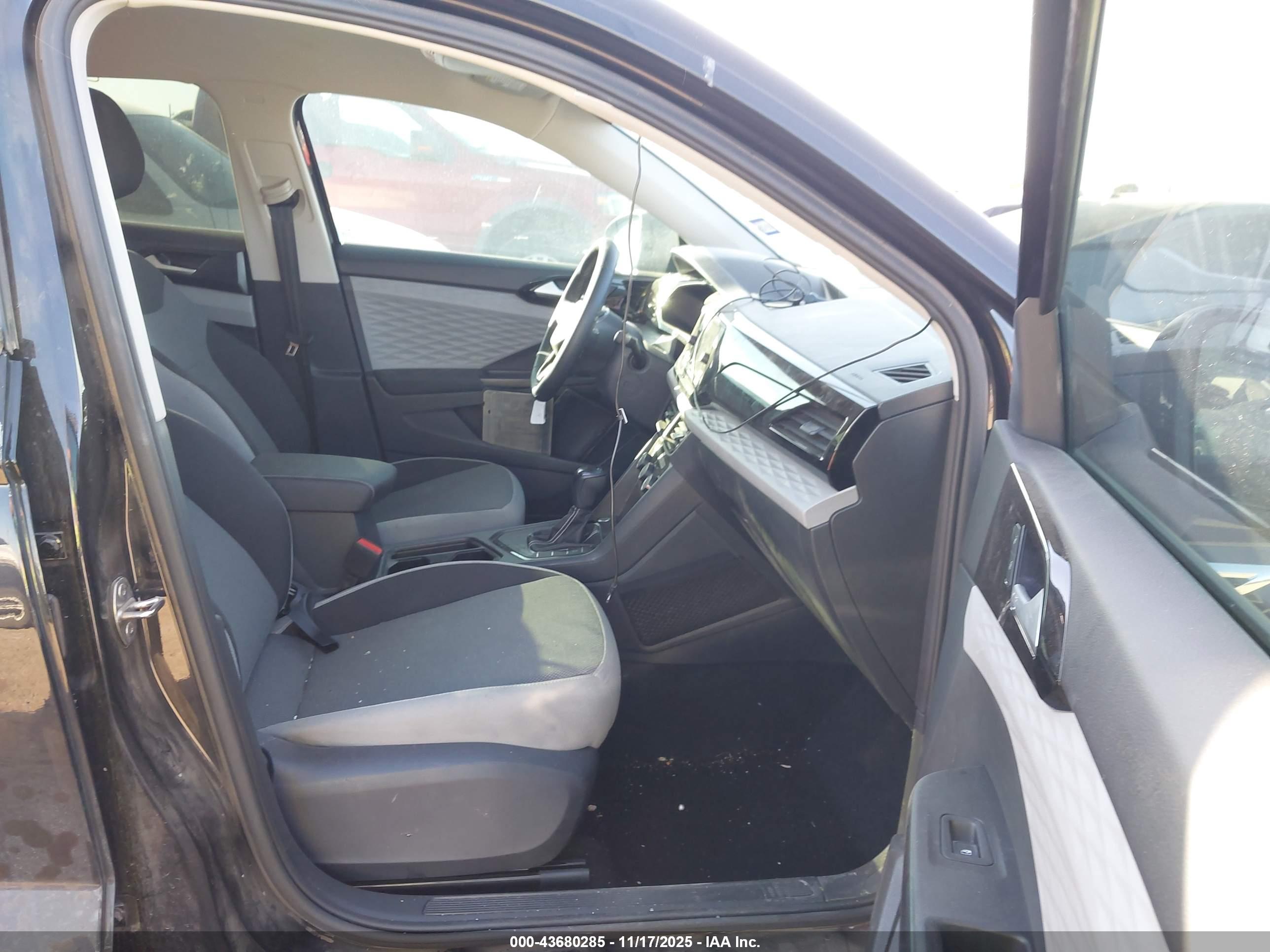 VOLKSWAGEN TAOS image 5