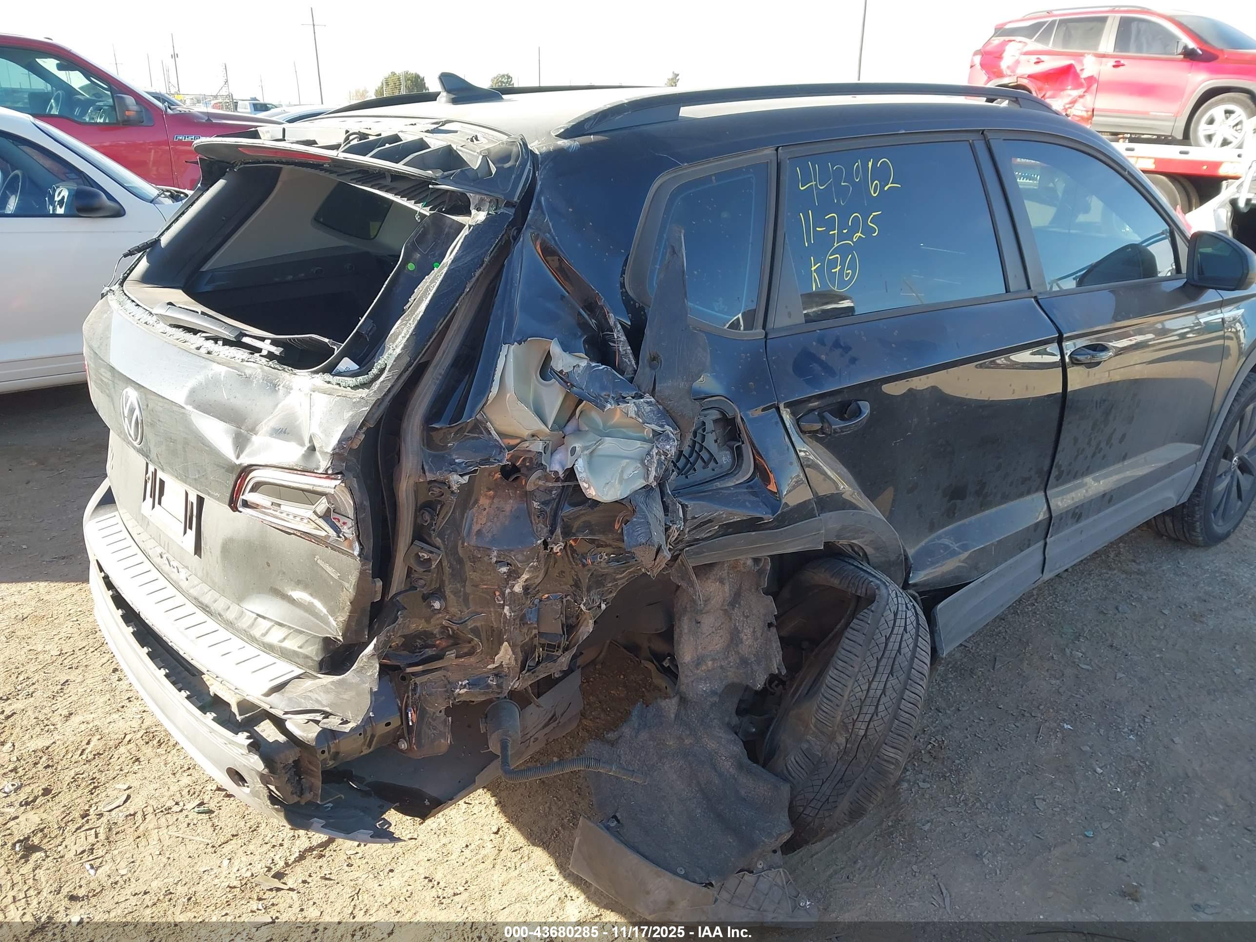 VOLKSWAGEN TAOS image 6