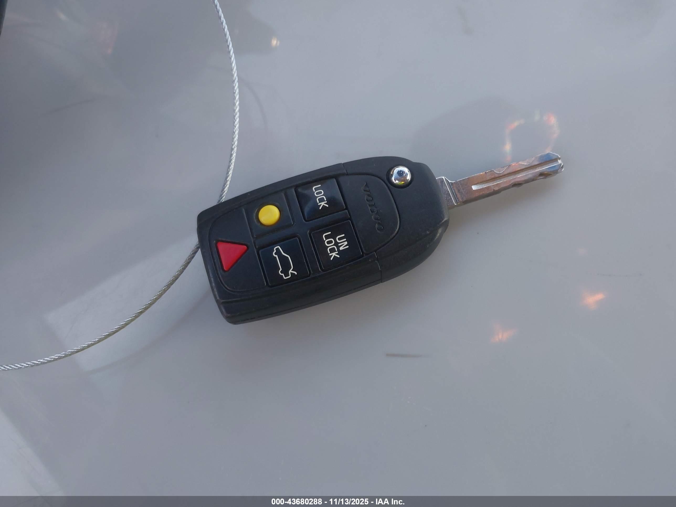 VOLVO S60 image 11