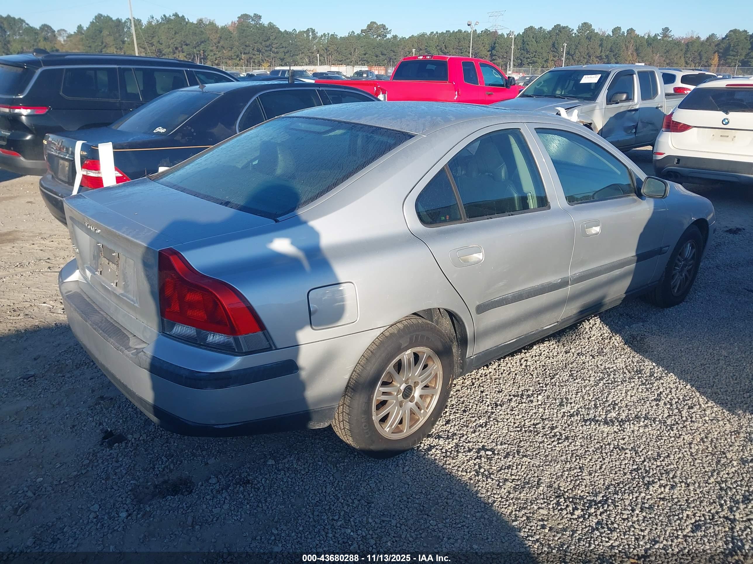 VOLVO S60 image 4