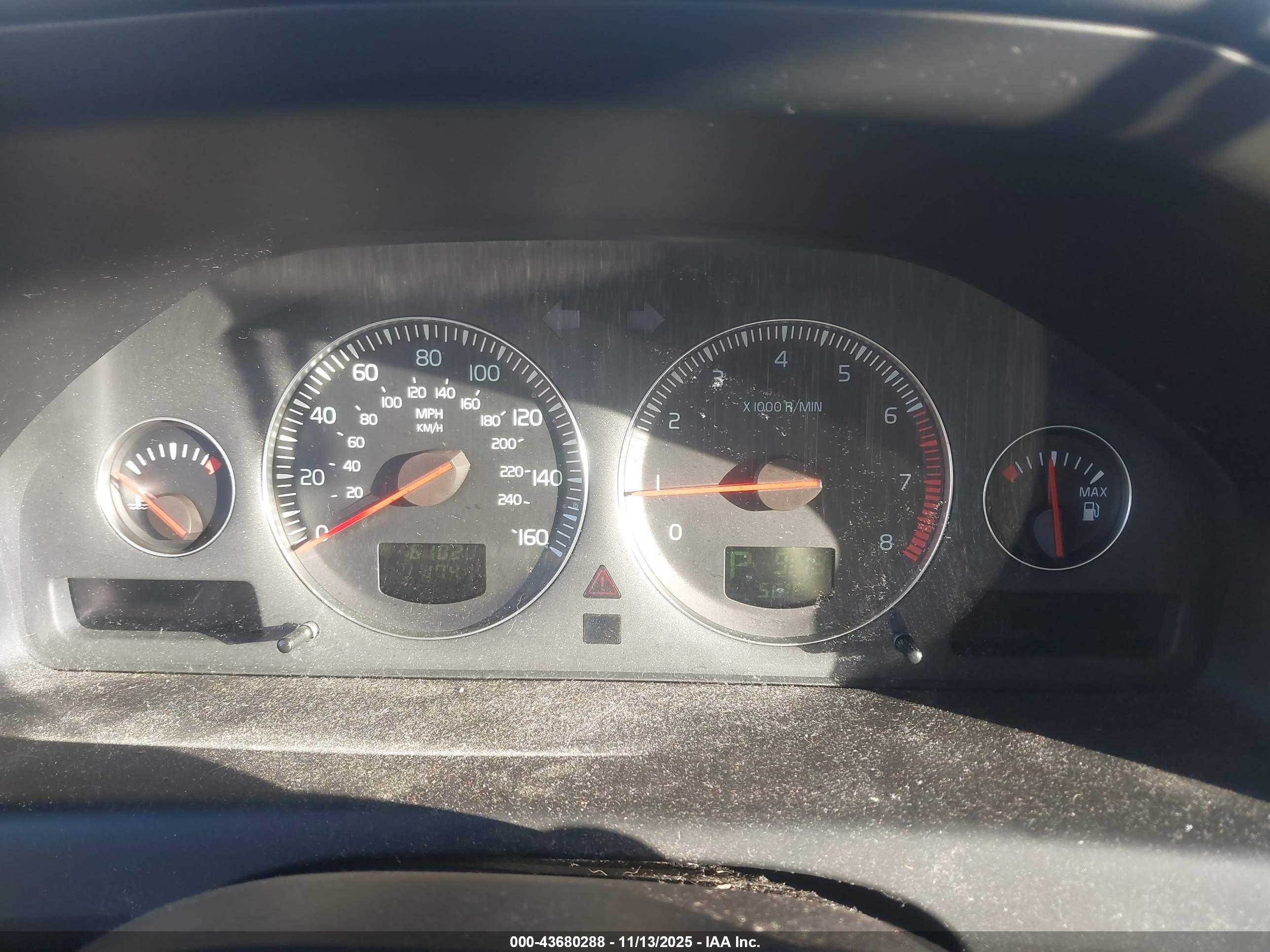 VOLVO S60 image 7