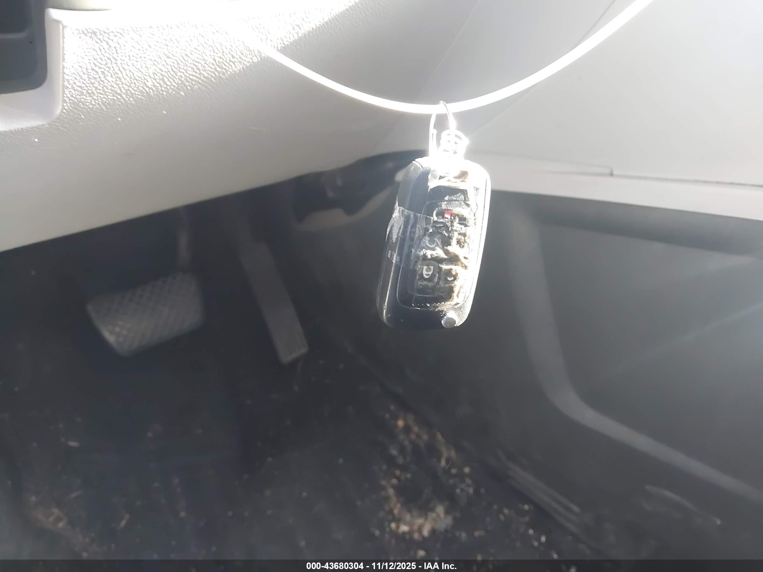 CHEVROLET EQUINOX image 11