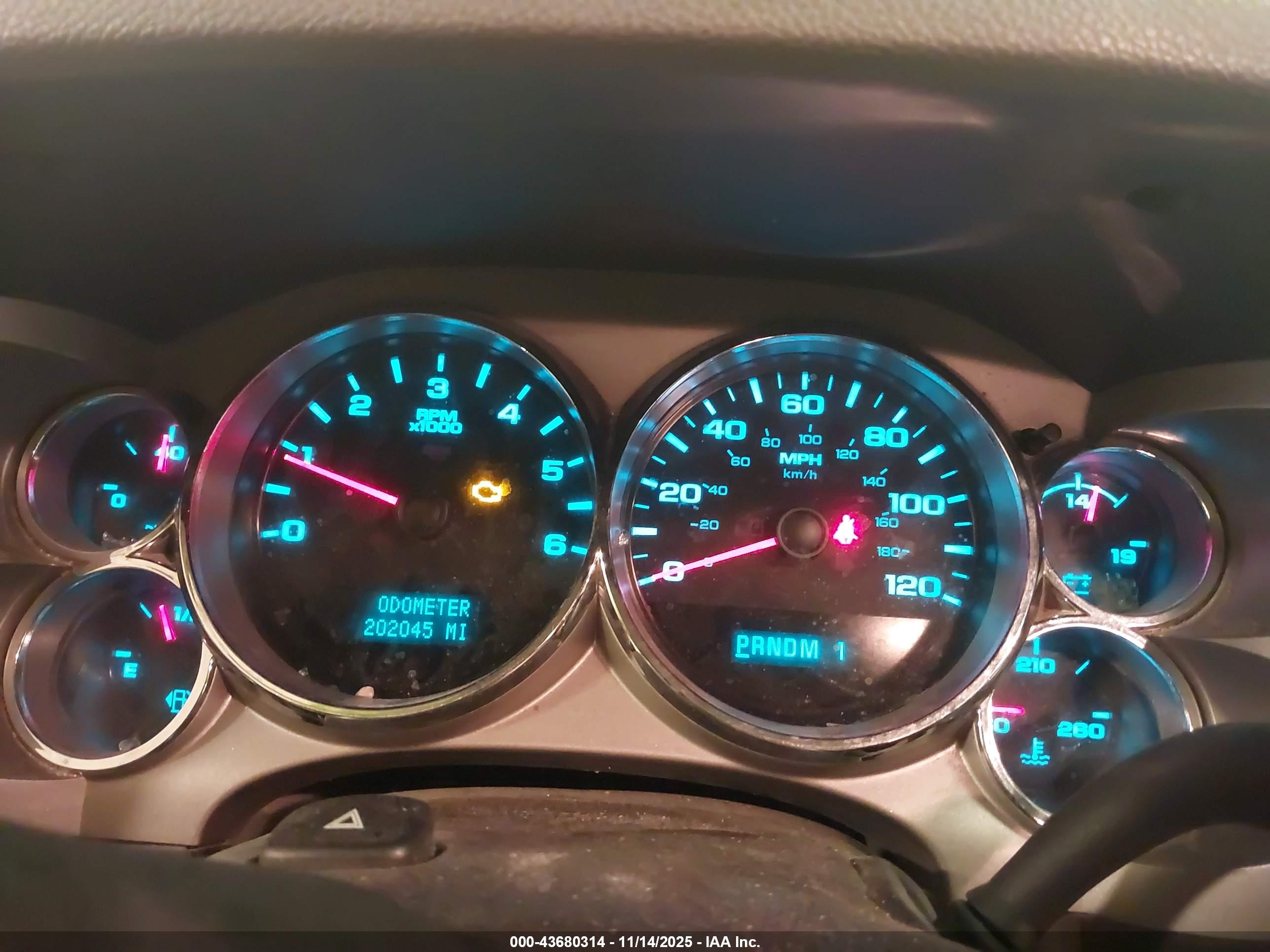 CHEVROLET SILVERADO image 7