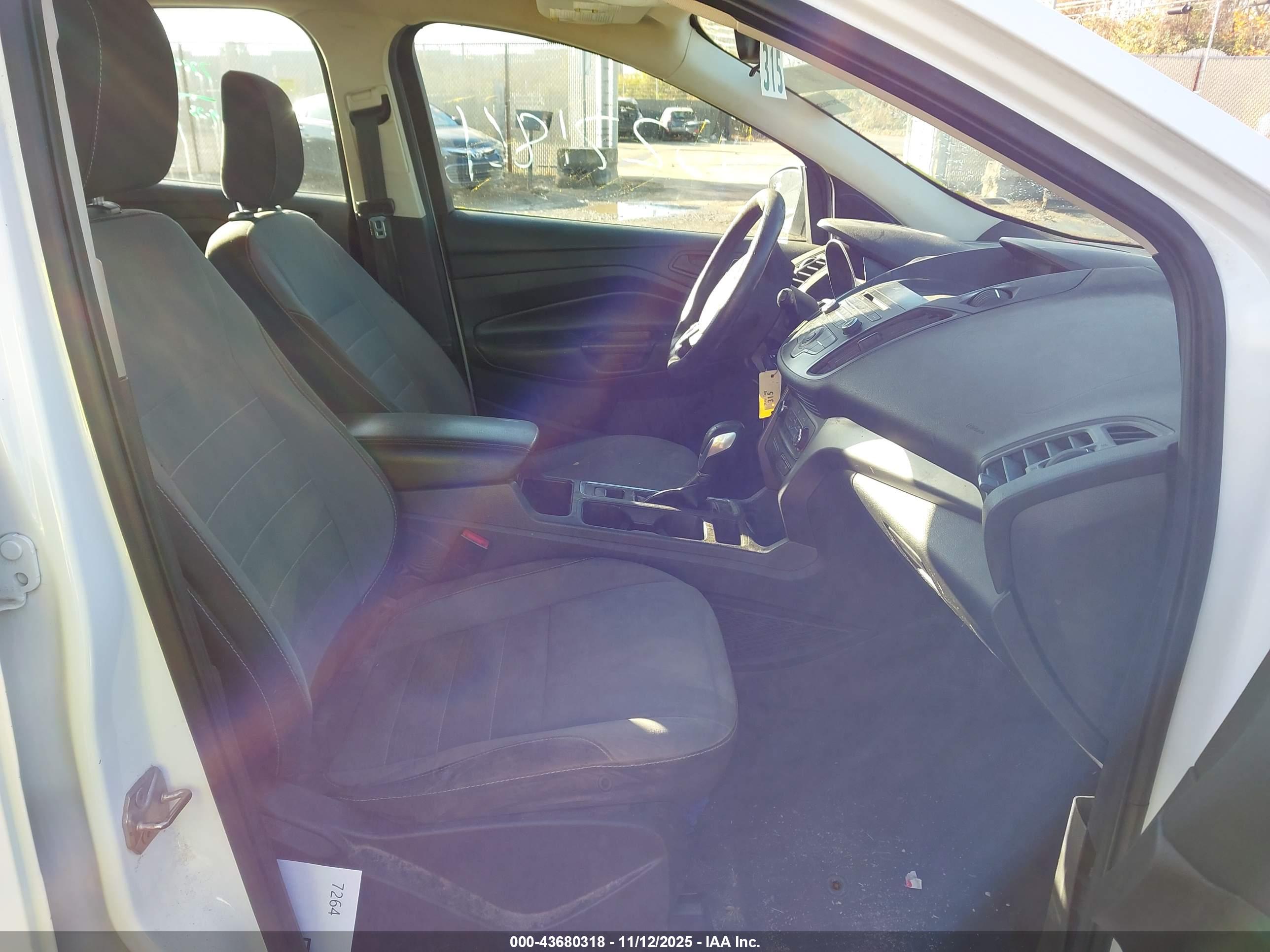 FORD ESCAPE image 5