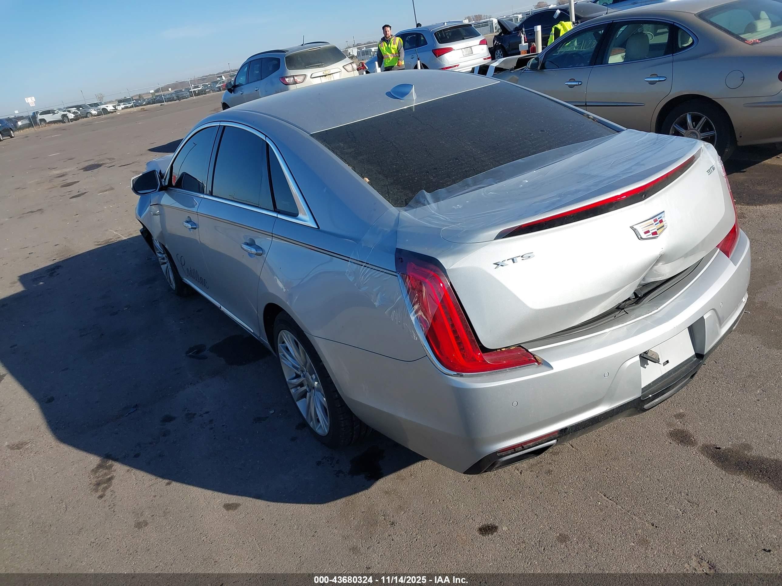 CADILLAC XTS image 3