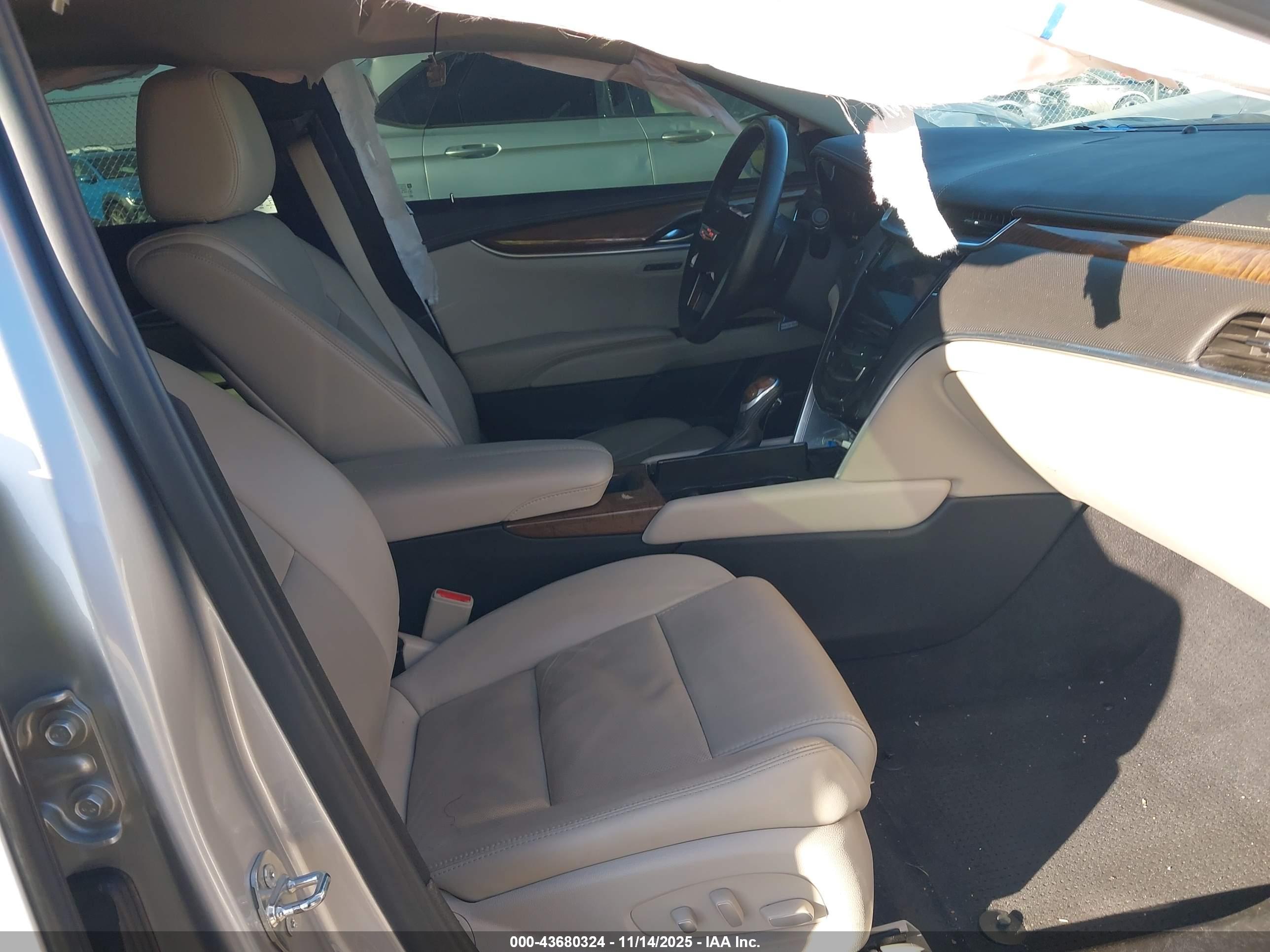 CADILLAC XTS image 5
