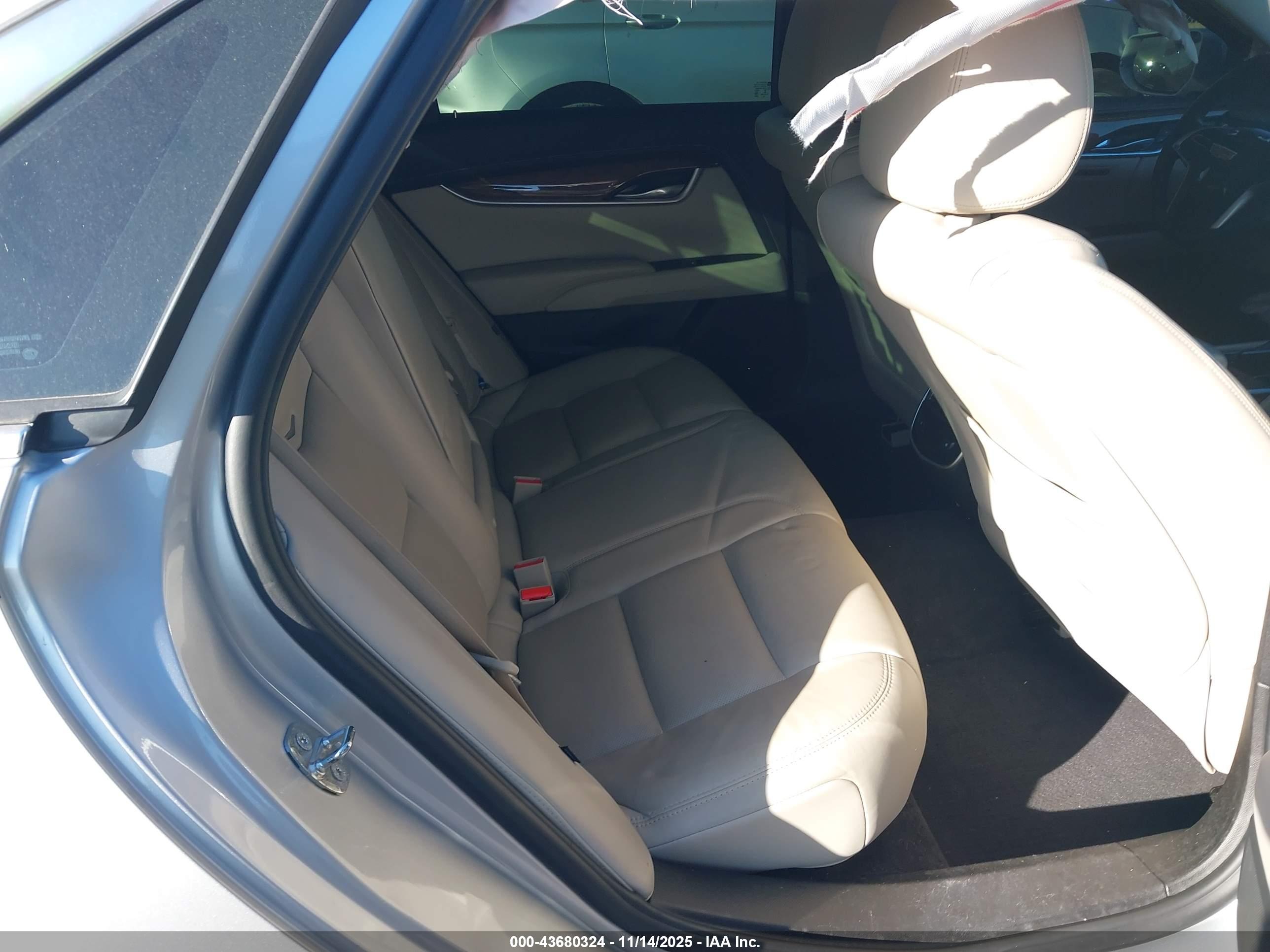 CADILLAC XTS image 8