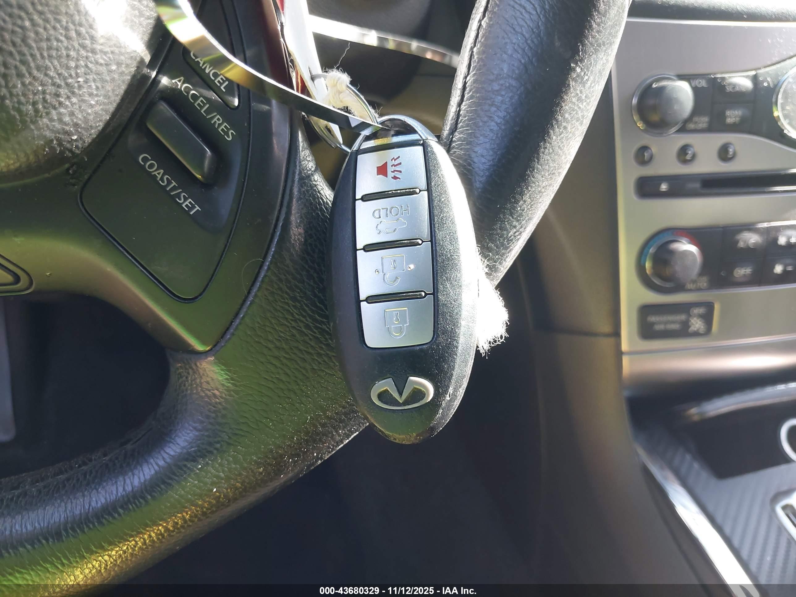 INFINITI G37 image 11