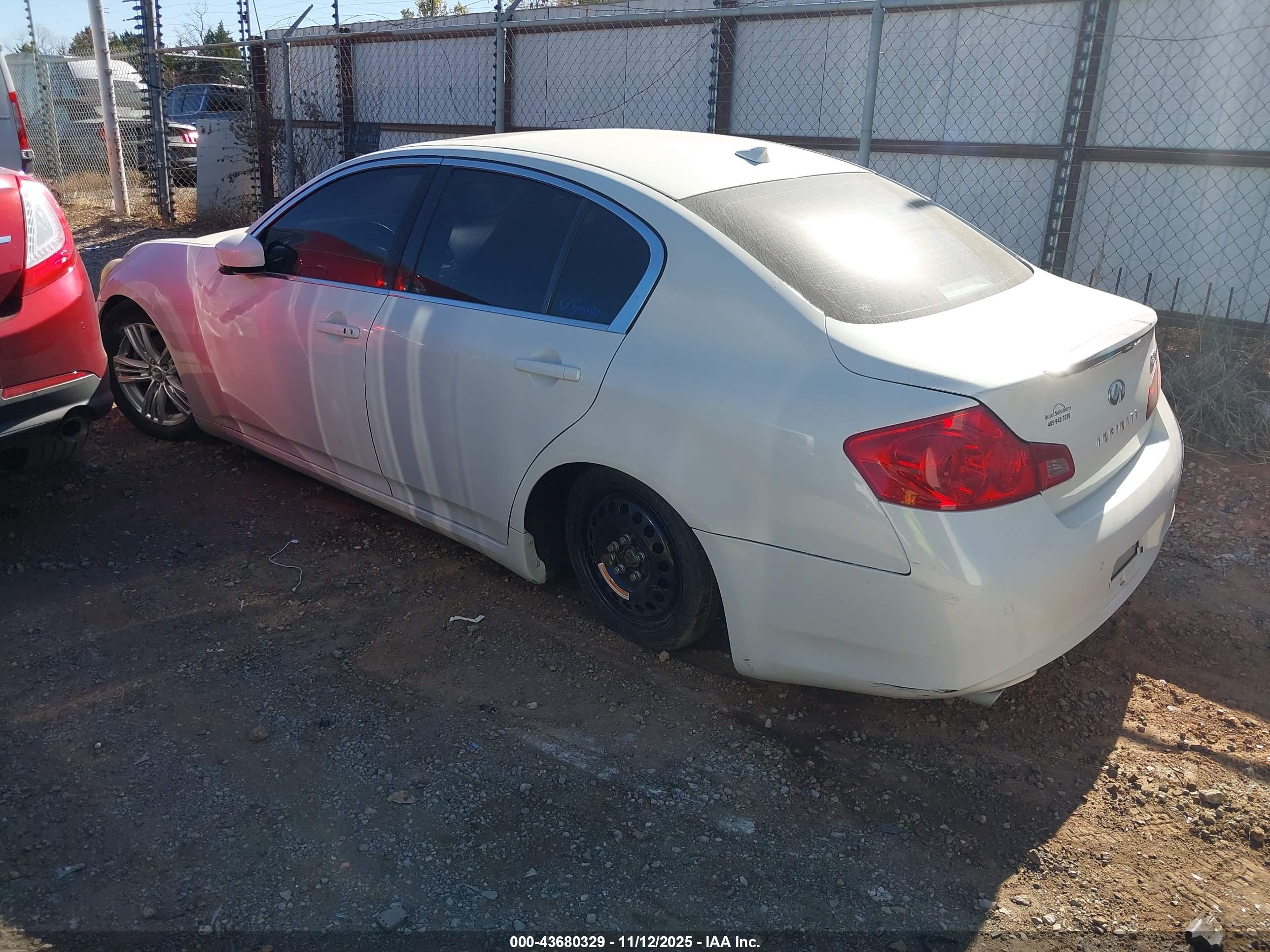 INFINITI G37 image 3