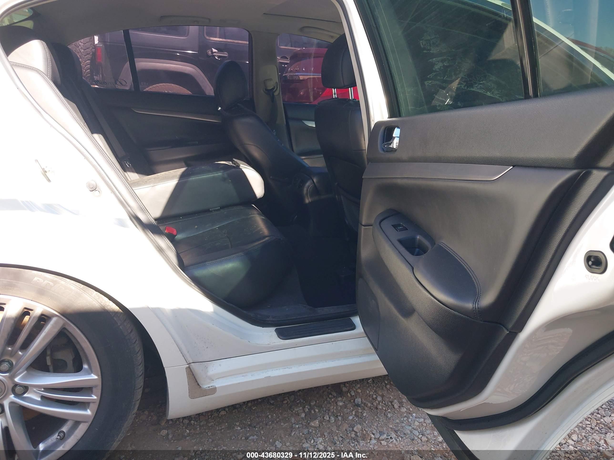 INFINITI G37 image 8