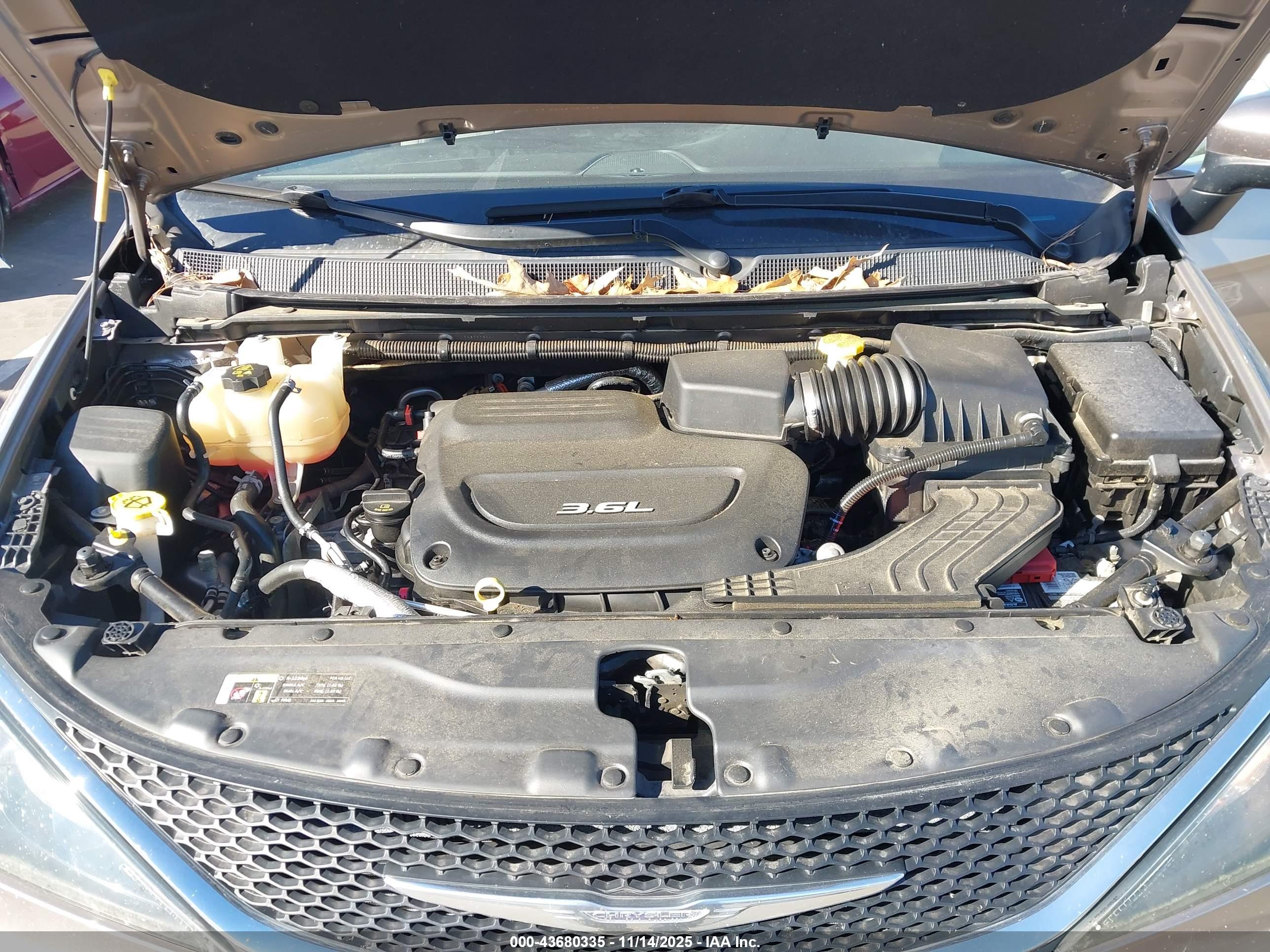 CHRYSLER PACIFICA image 10